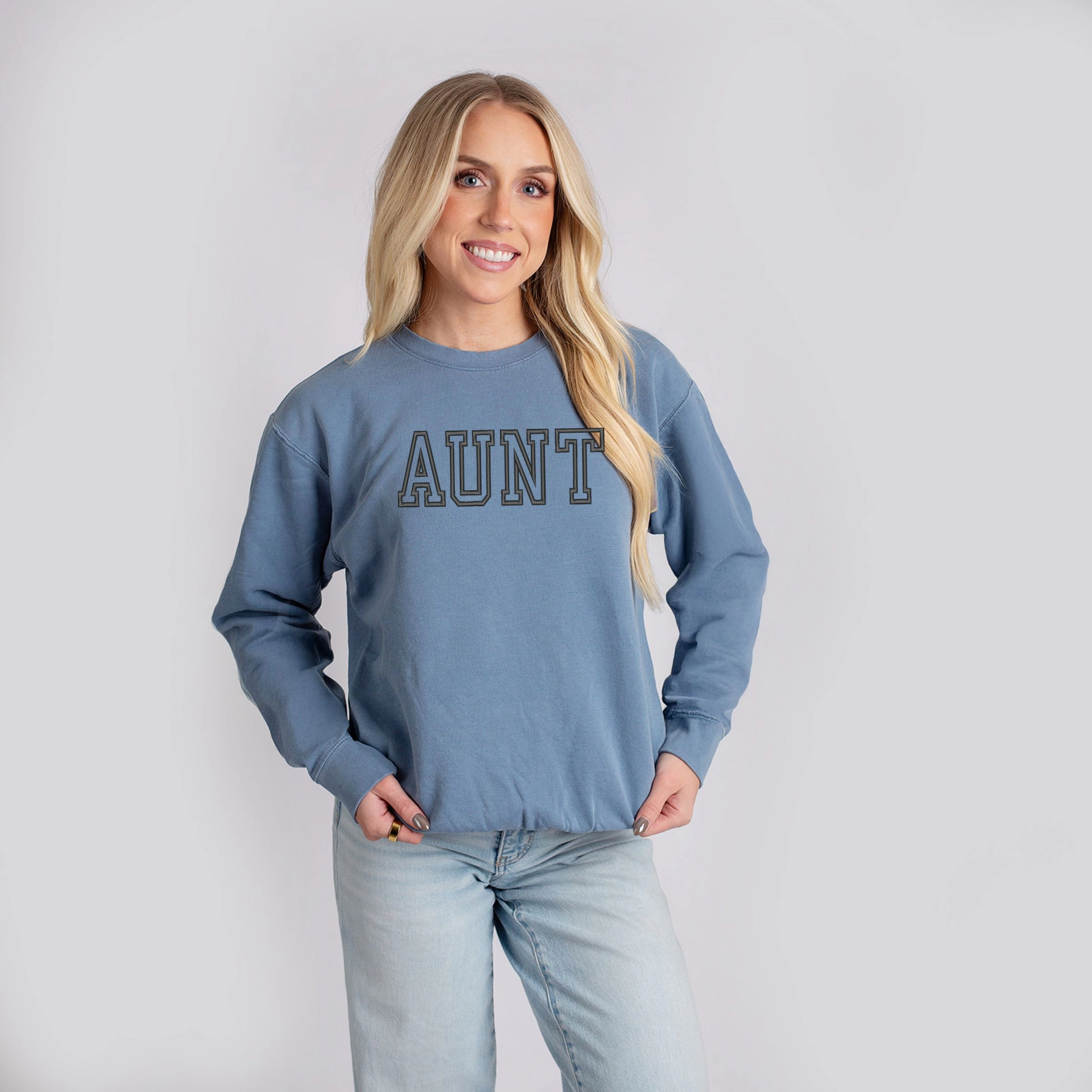 Embroidered Aunt Outline - Women's Lightweight Garment Dyed Sweatshirt