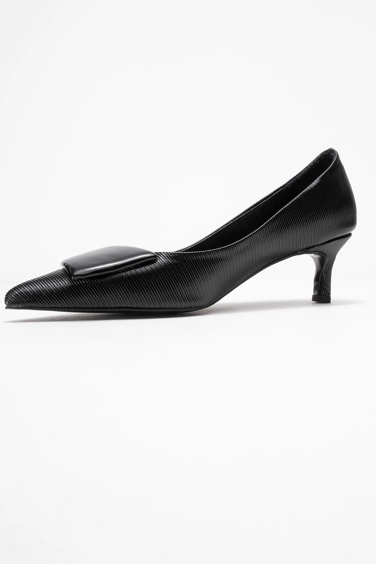 Prologue Shoes Womens Briana Buckle Pointed Toe Pump