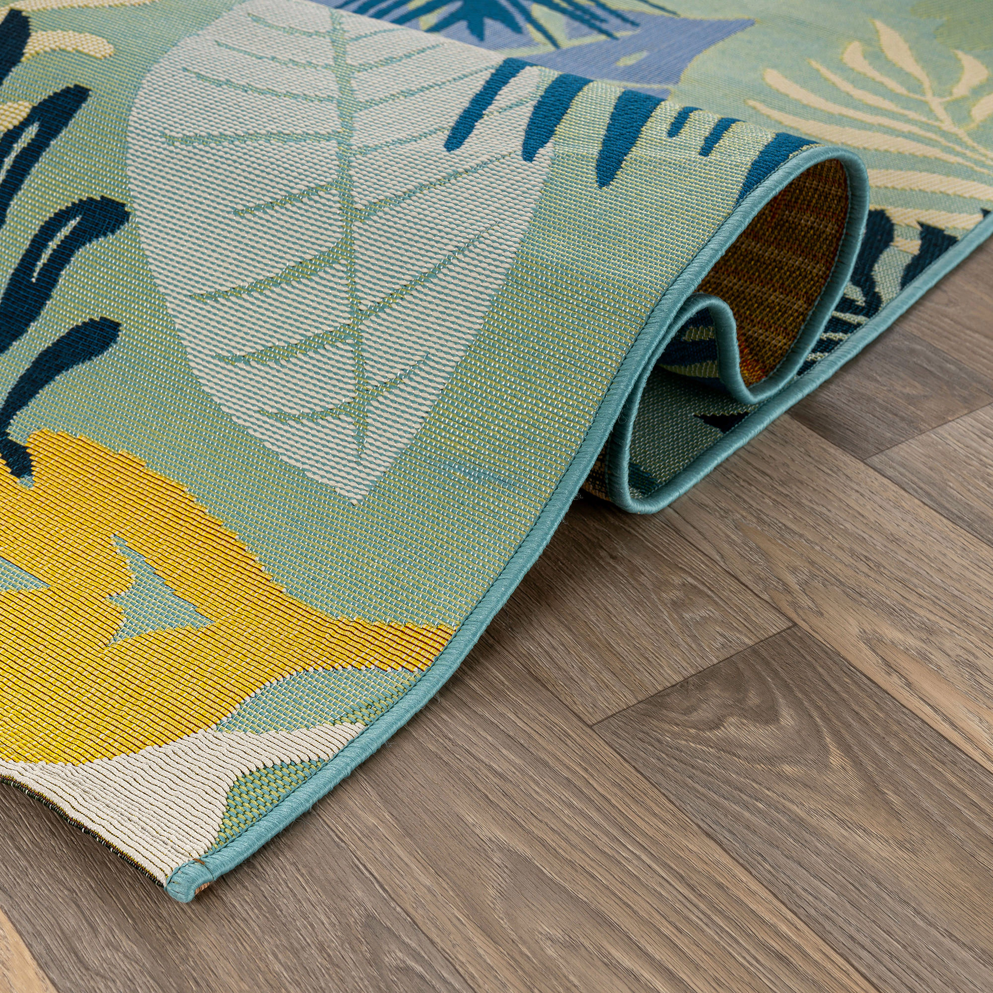 World Rug Gallery Coastal Tropical Leaf Indoor/Outdoor Patio Area Rug, Easy-Care Patio Rug