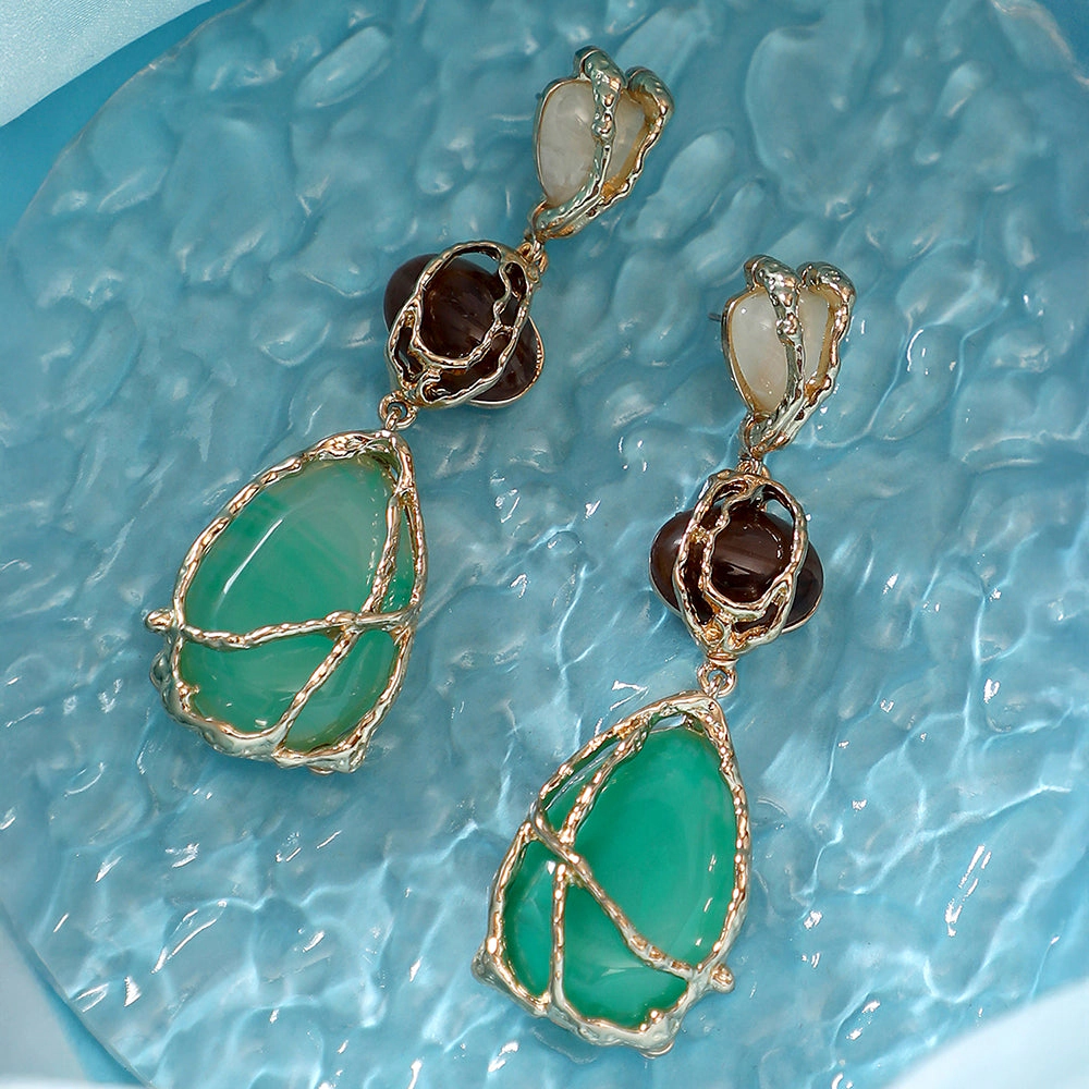 SOHI Women's The Veined-Teardrop Drop Earrings - California Gold
