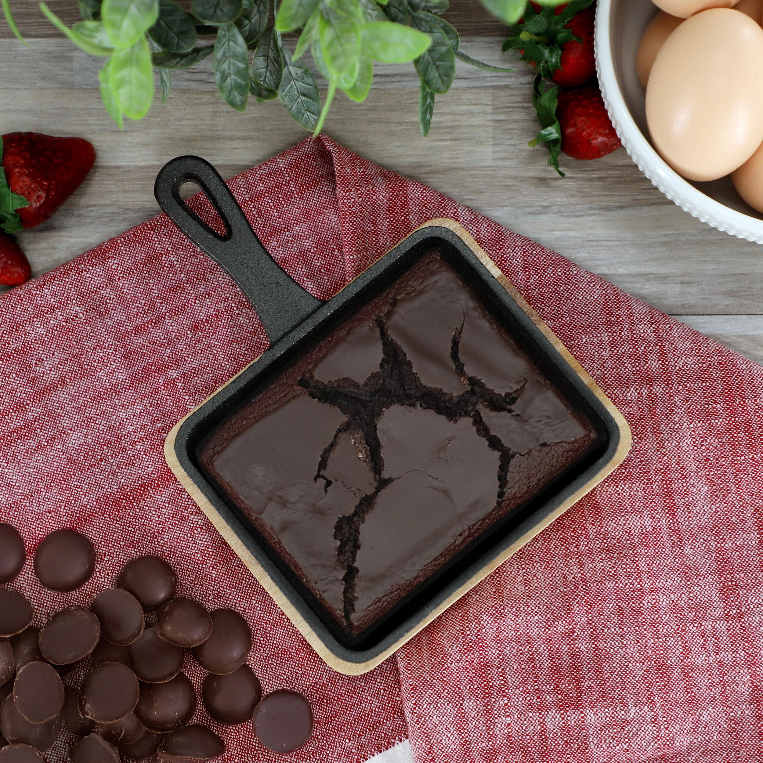 MegaChef Mini Cast Iron Square Pan with Wood Tray
