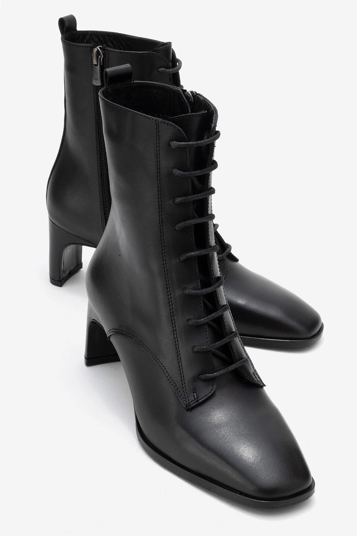 Forever & Always Womens Sudy Leather Lace Up Boots
