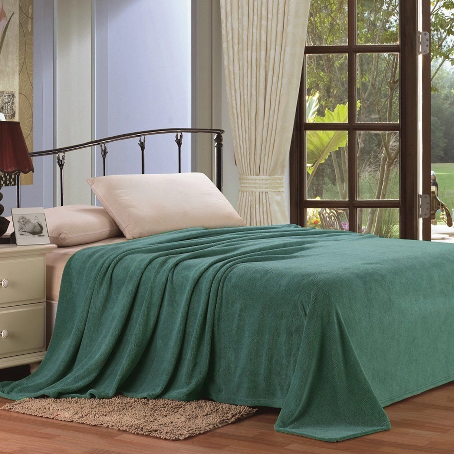 Plazatex Micro Plush Solid Parteen Soft Comfortable and Lightweight All Seasons Blanket Twin