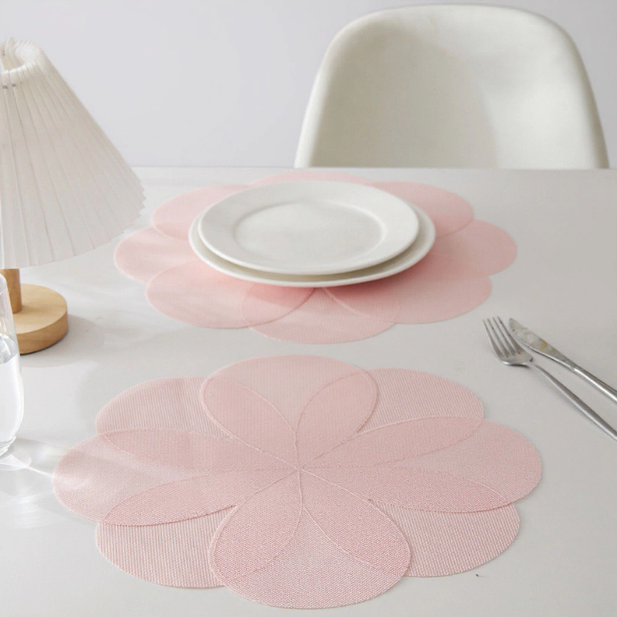 Alilang Unisex 2-Piece Flower Shaped Placemat with Petal Design Cutout