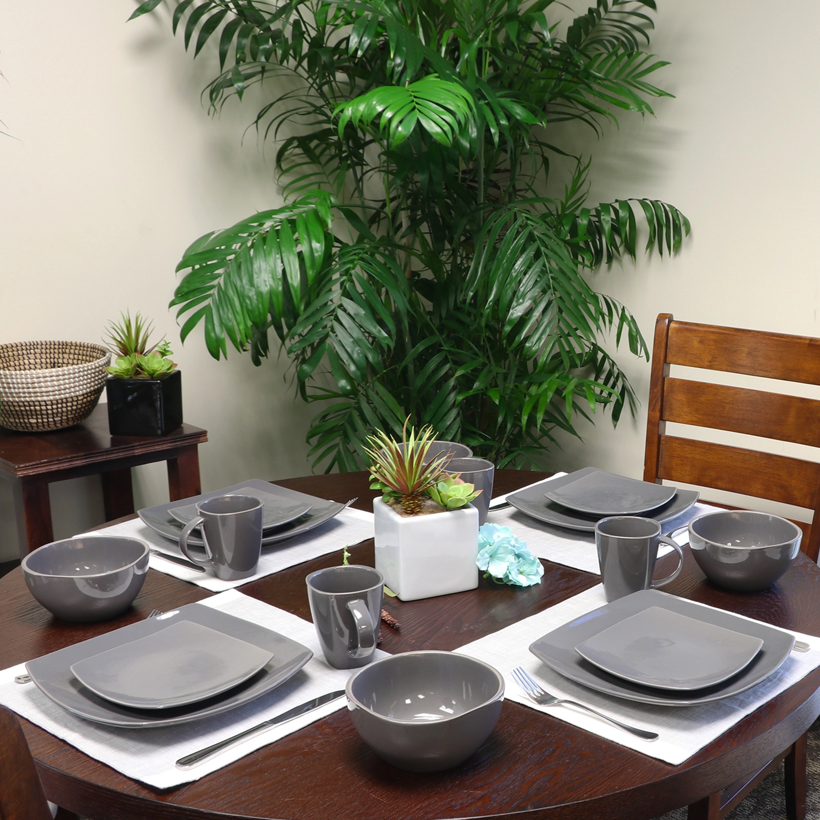 Gibson Home Soho Lounge Square Dinnerware Set in Gray, Set of 16 Piece
