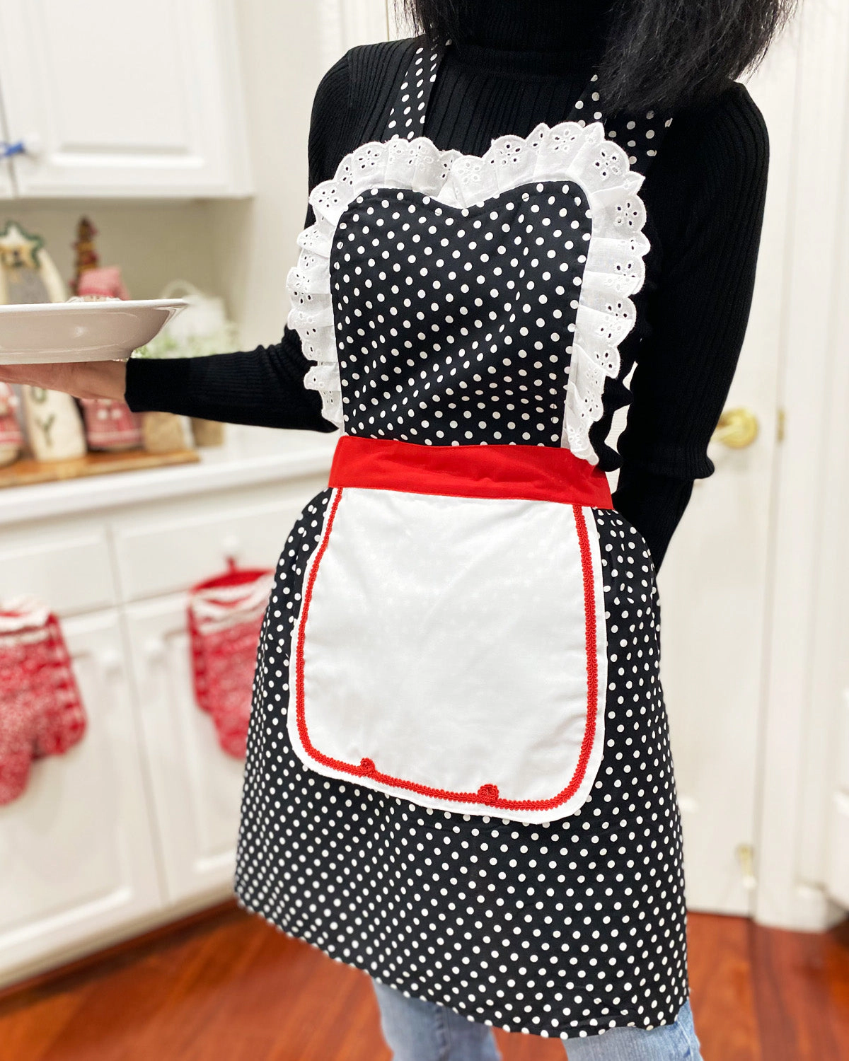 Wrapables Womens' Retro 50's Polka Dot Apron, Cosplay Apron, Halloween Costume Accessories