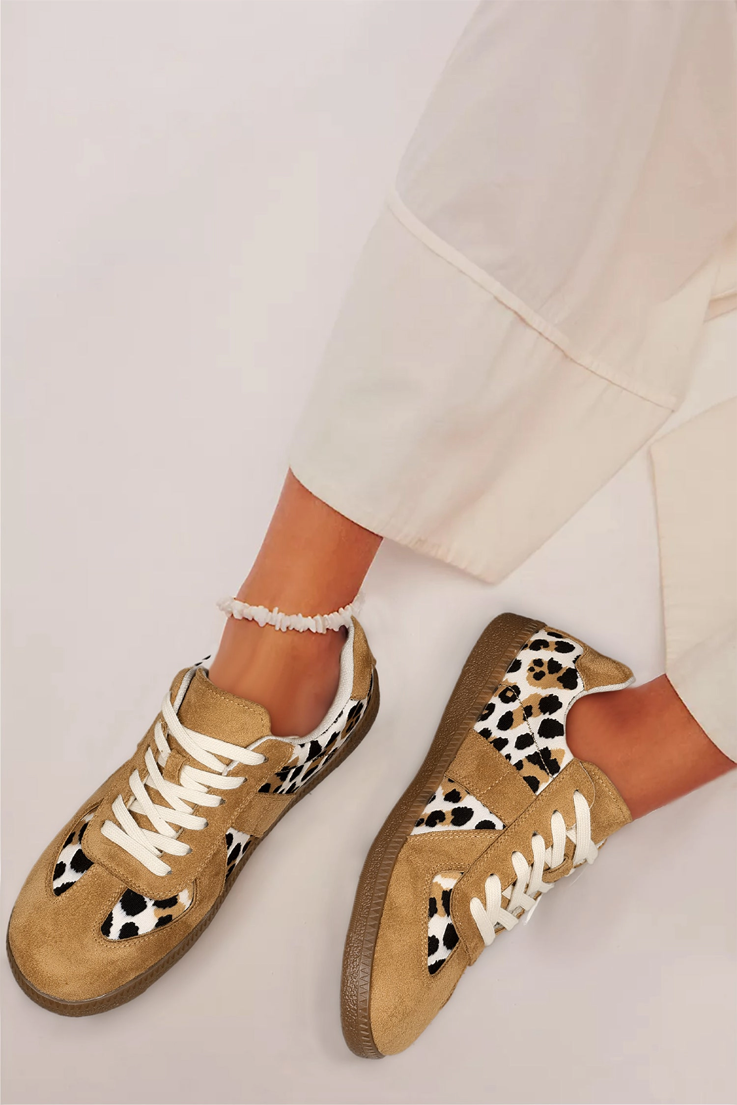 Threaded Pear Womens Kyla Lace Up Flat Shoes