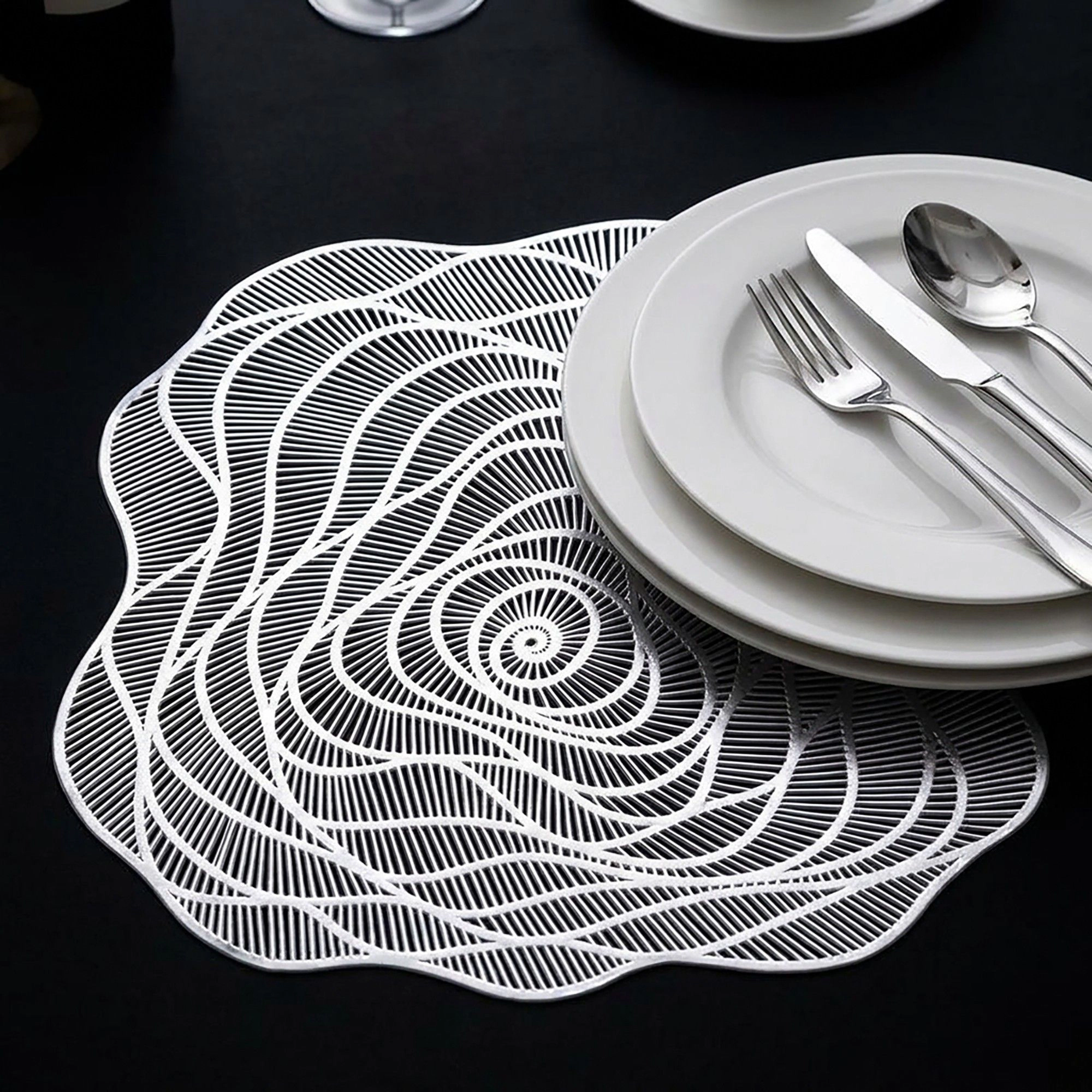 Alilang Unisex 4 Piece Metallic Floral Placemat Set Decorative PVC Heat Resistant Table Mats