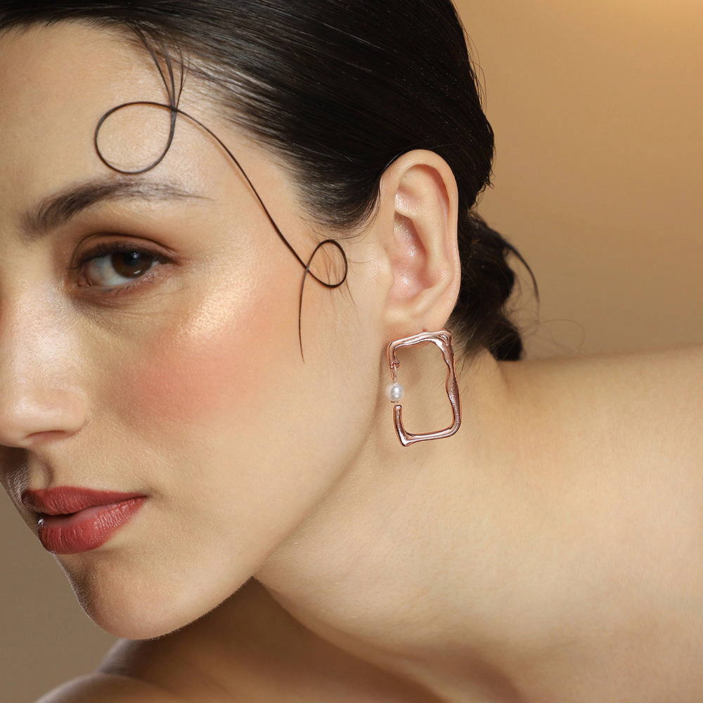 SOHI Women's The Cadre Drop Earrings - Rose Gold