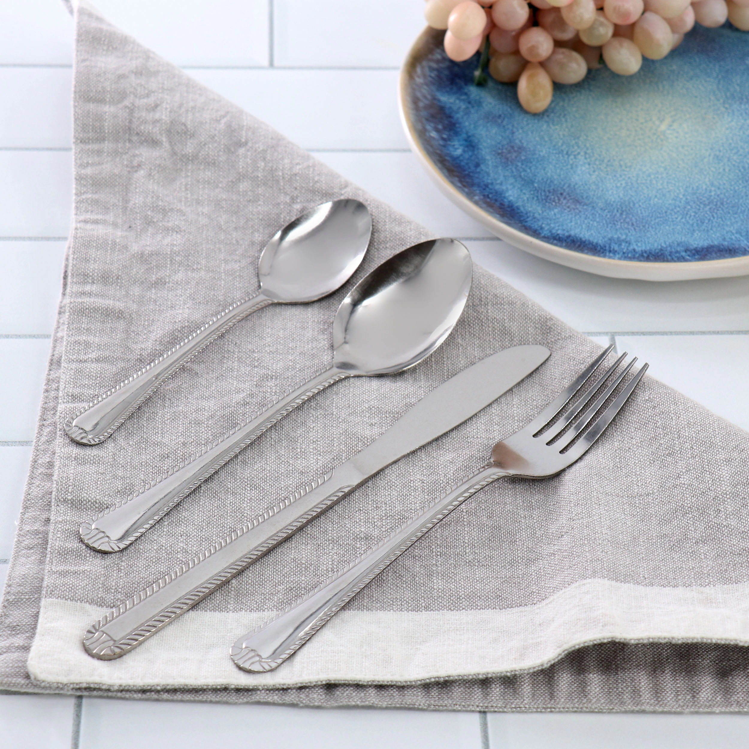 Gibson Home Tustin 3 Piece Stainless Steel Dinner Knife Flatware Set in Silver