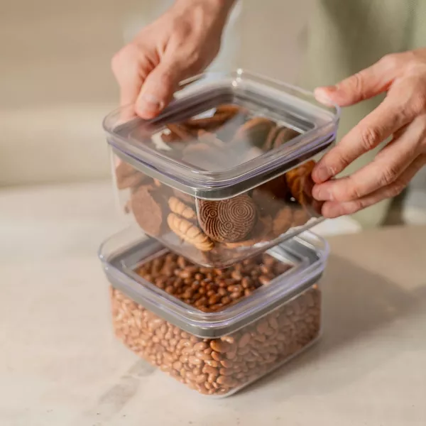 OU Airtight Food Storage Container 4.2 Cup BPA Free Clear Plastic Container w/ Leak Proof Lid Stackable Pantry Organizer