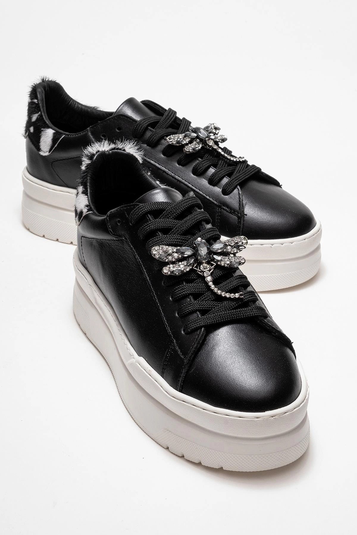 Forever & Always Womens Laren Leather Buckle Sneakers