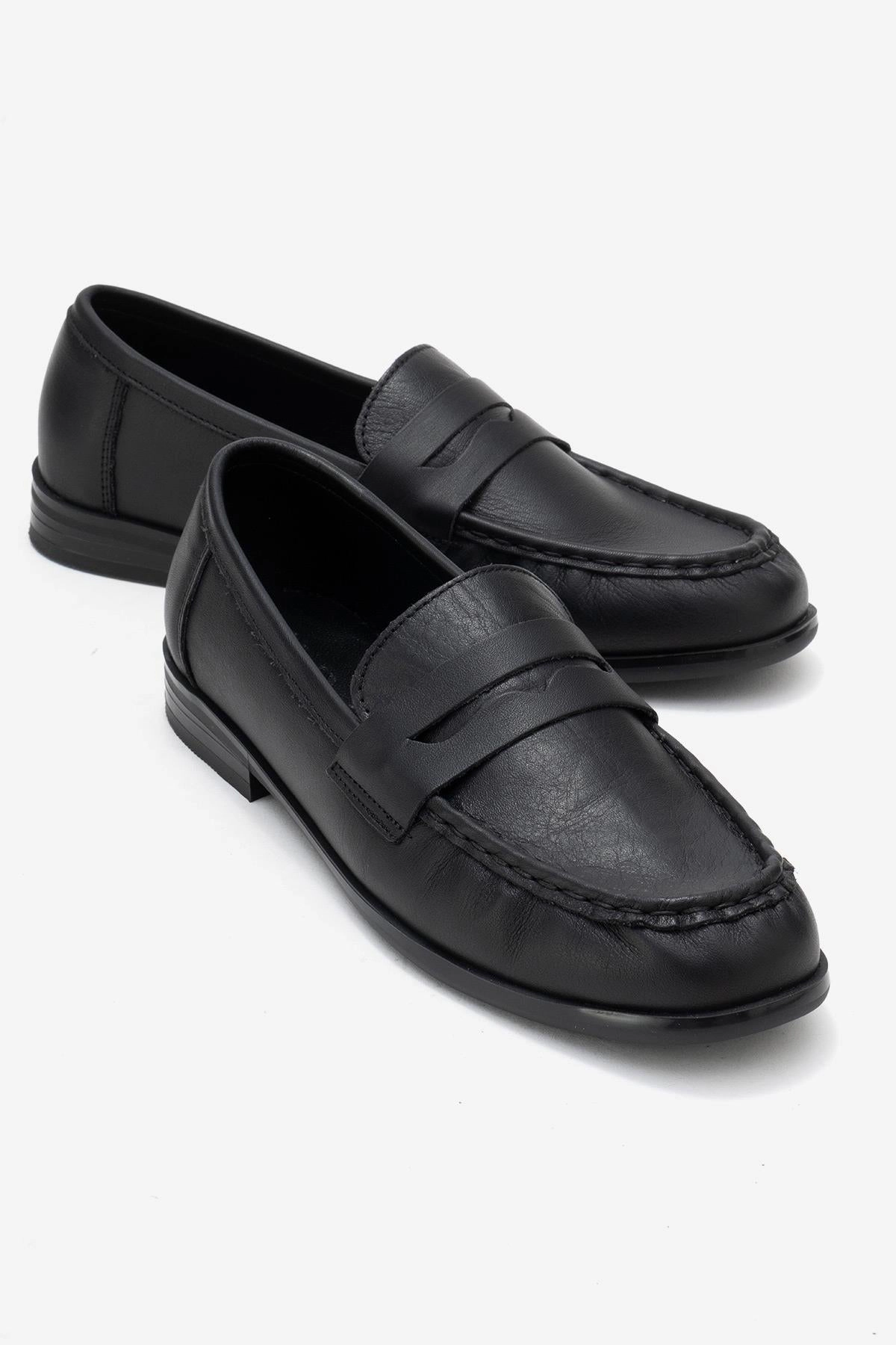 Forever & Always Womens Valia Leather Loafer