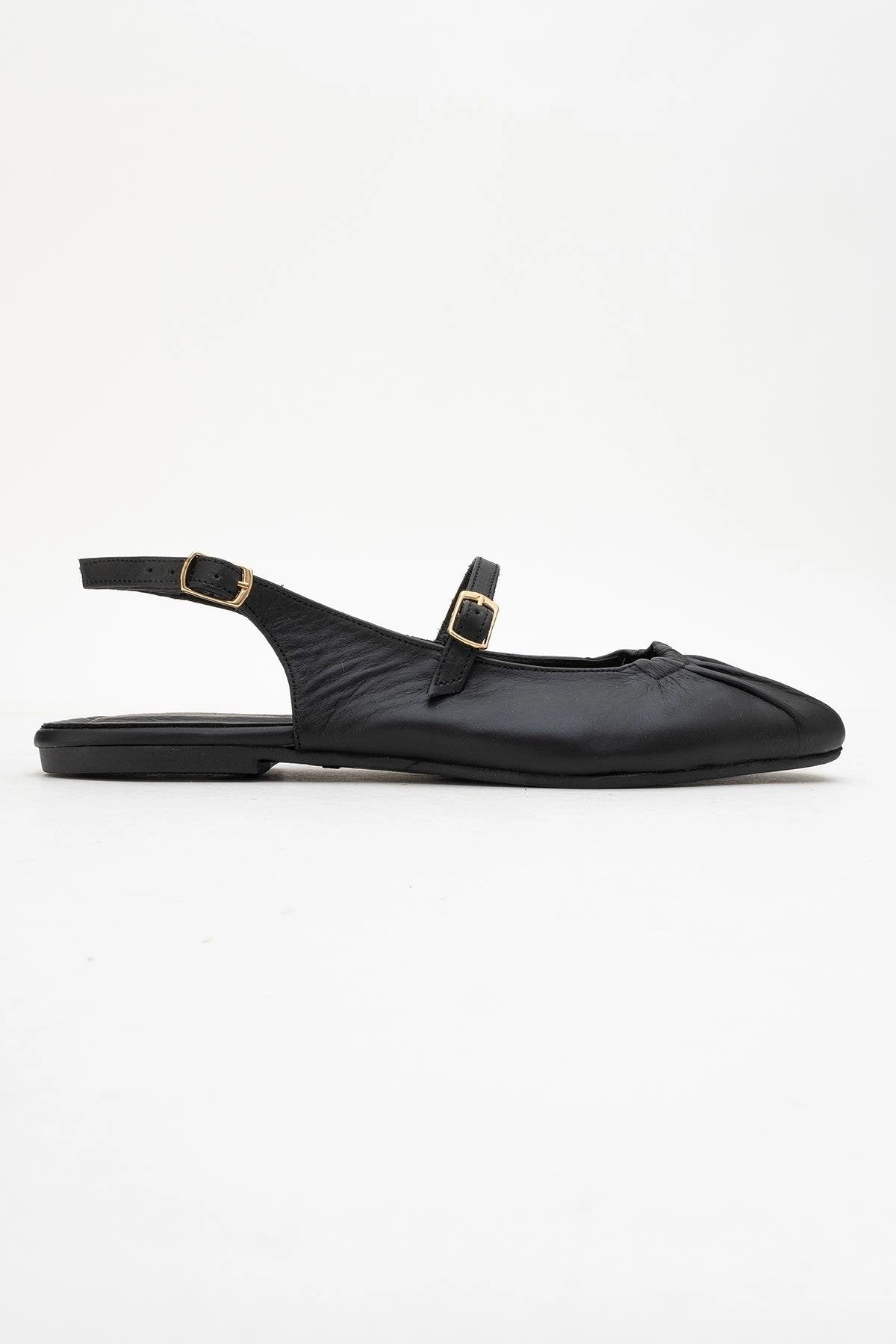 Forever & Always Womens Britney Leather Closed-Toe Sandal