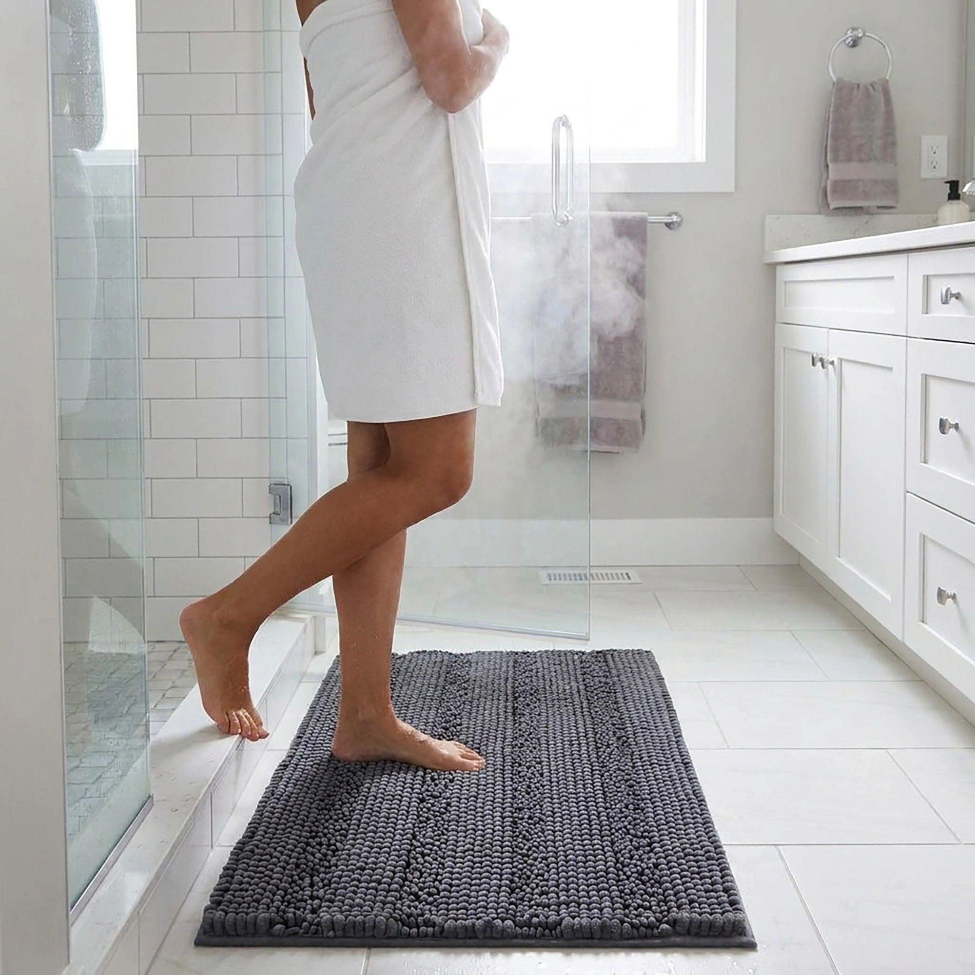 Alilang Unisex Chenille Bath Mat with Plush Noodle Texture and Non Slip Backing
