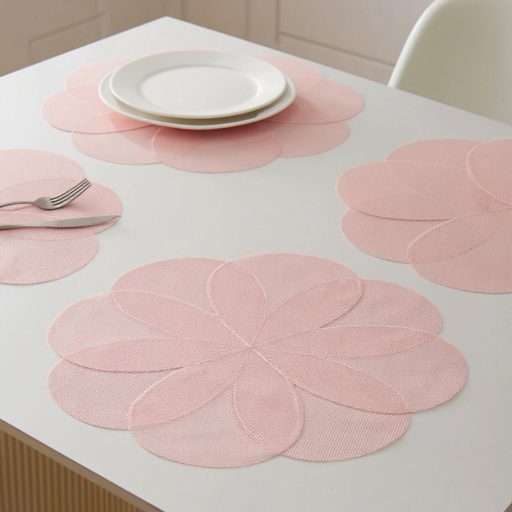 Alilang Unisex 2-Piece Flower Shaped Placemat with Petal Design Cutout