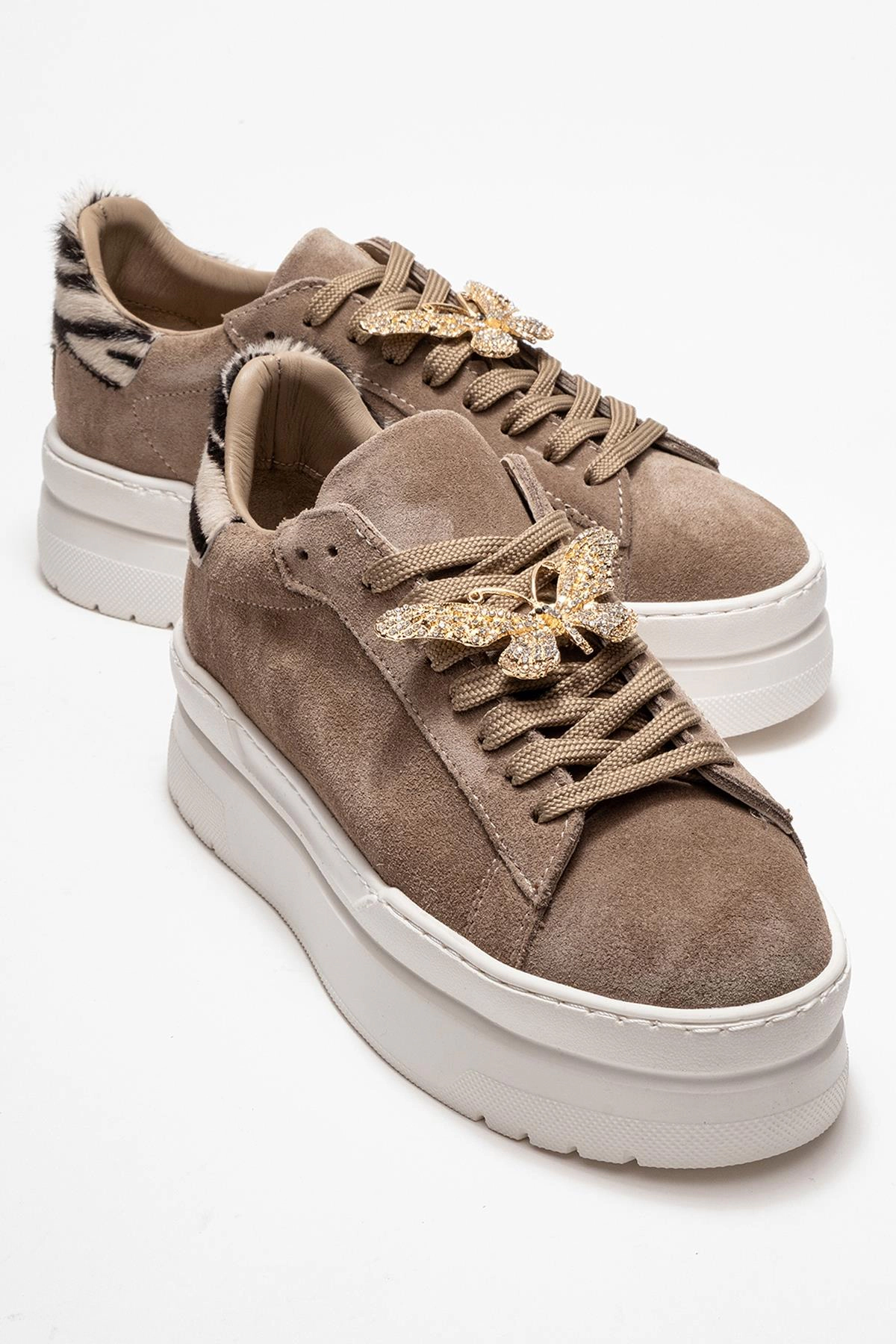 Forever & Always Womens Anda Leather Buckled Sneakers