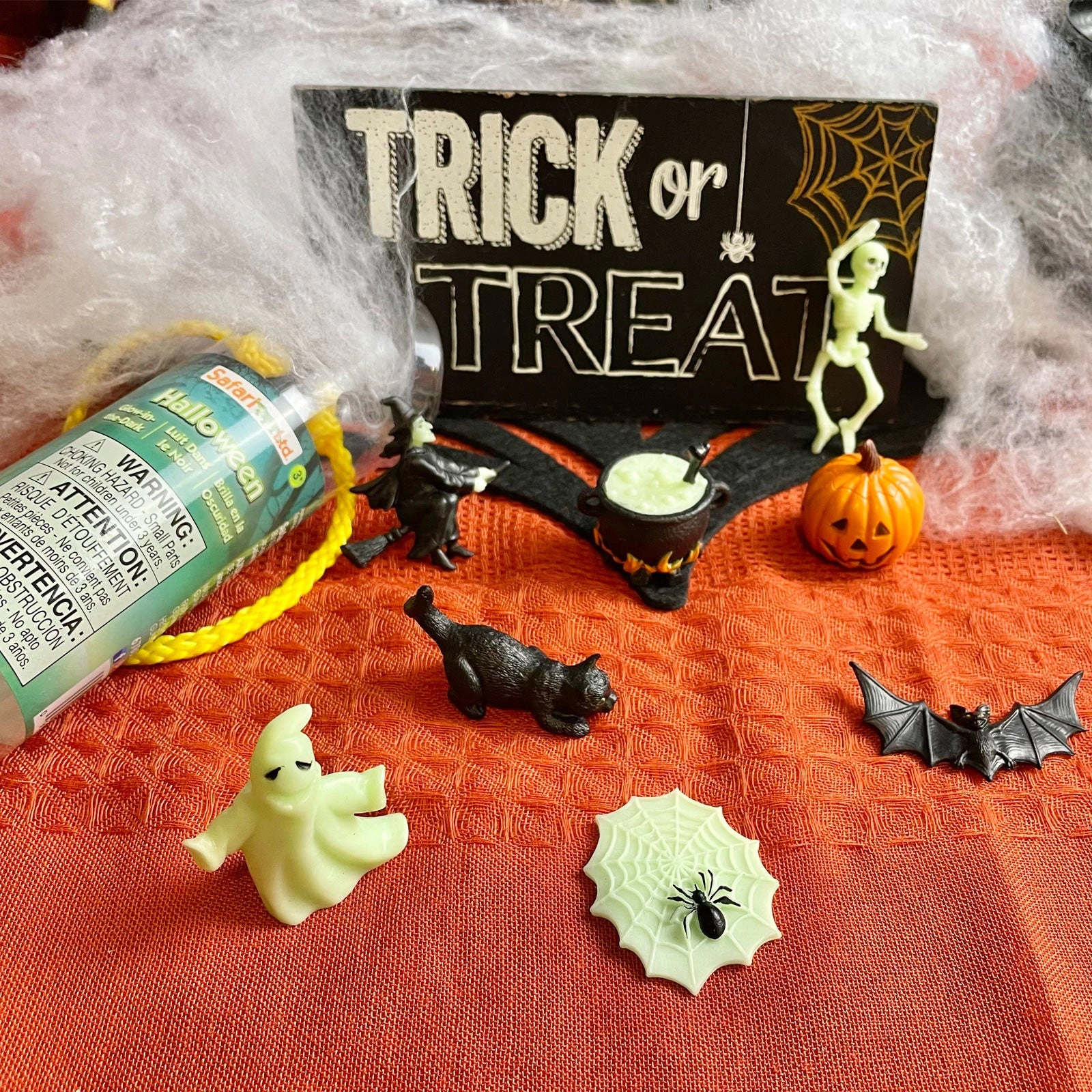 Safari Ltd. - Glow-in-the-Dark Halloween TOOB - contains 8 Mini Figurines