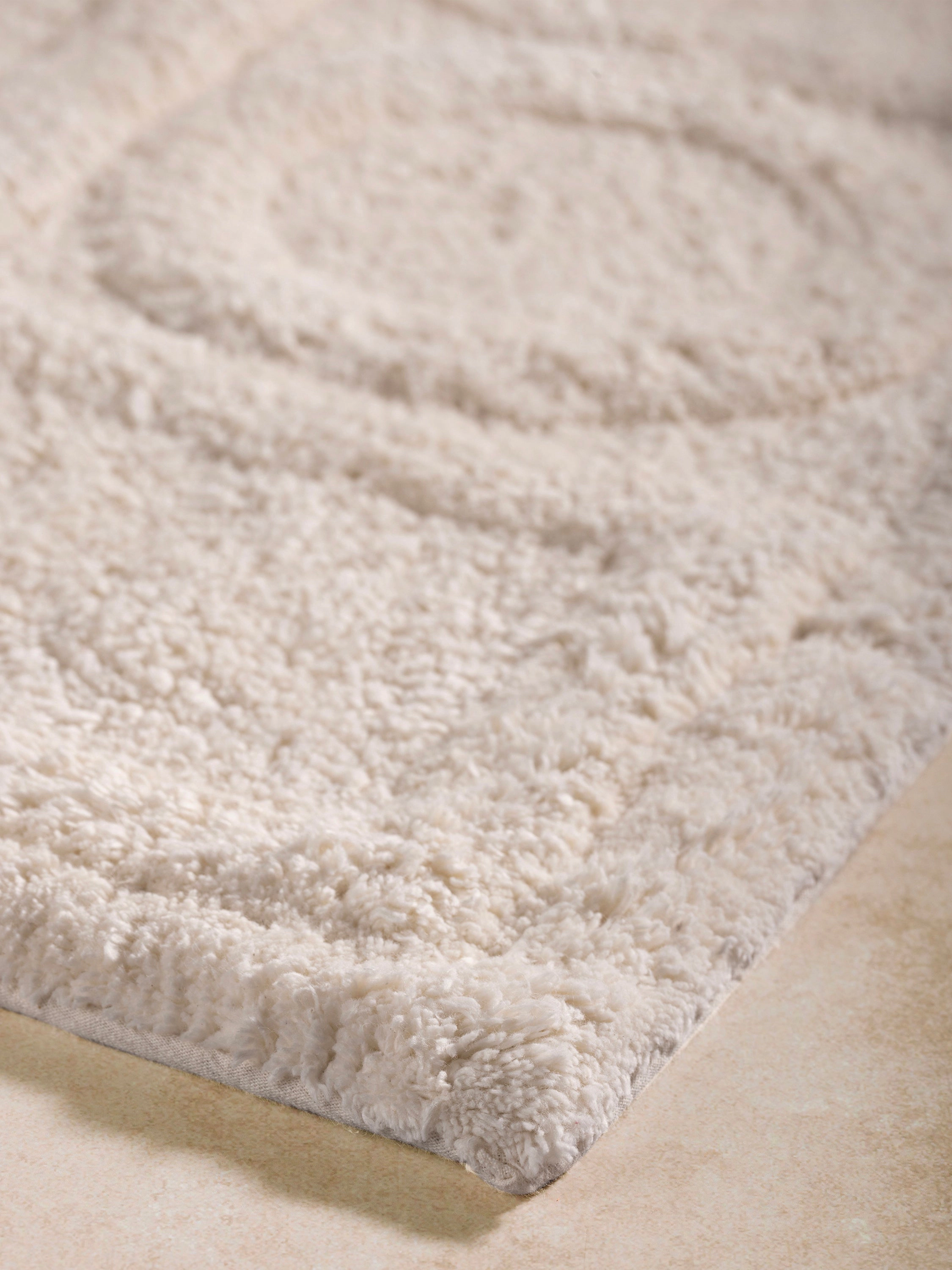GAURI KOHLI Almaty Ivory Bath Mat