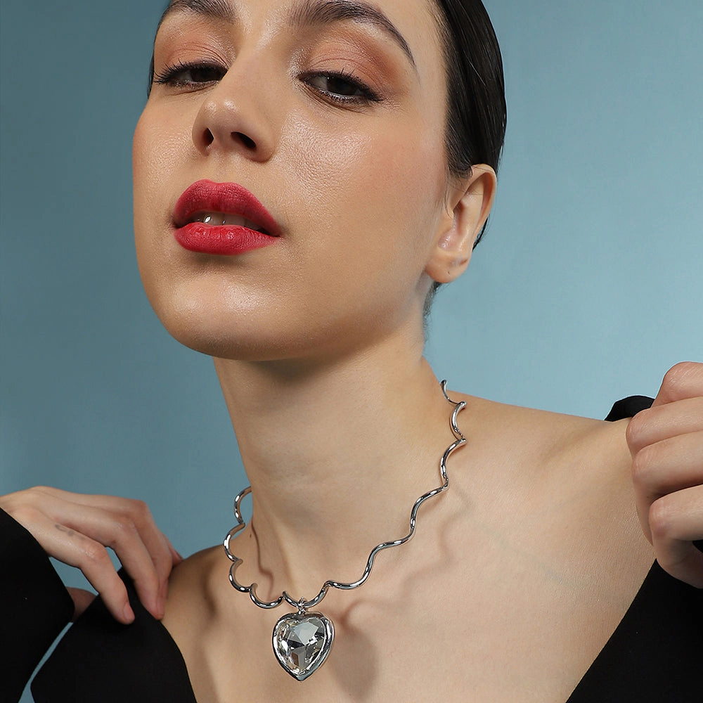 SOHI Women's The Coil-Coeur Collar Necklace - Chrome Silver
