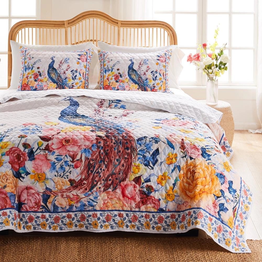 Greenland Home Huntington Oversized Peacock Garden Quilt and Pillow Sham Set 3 Piece