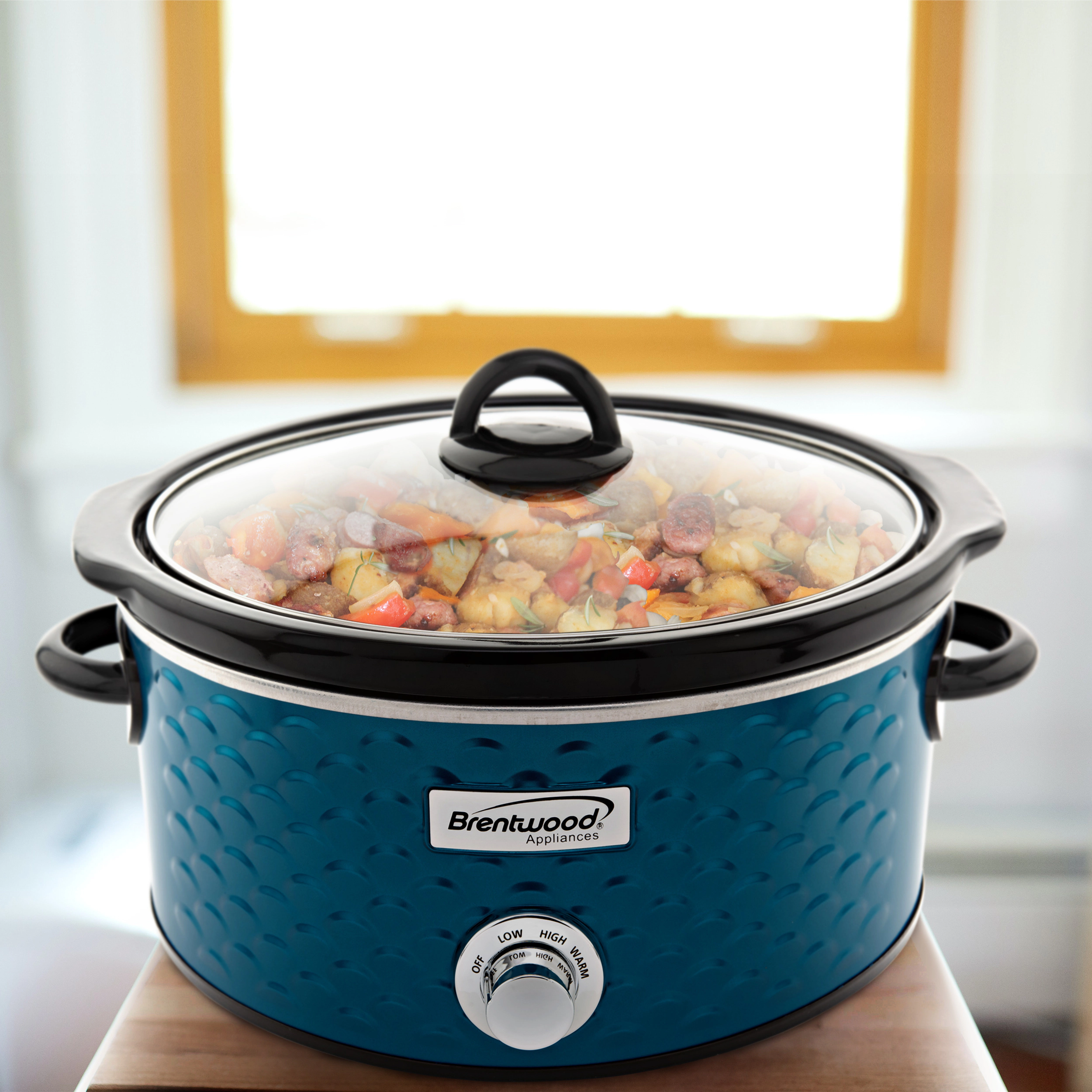 Brentwood Scallop Pattern 4.5 Quart Slow Cooker Blue