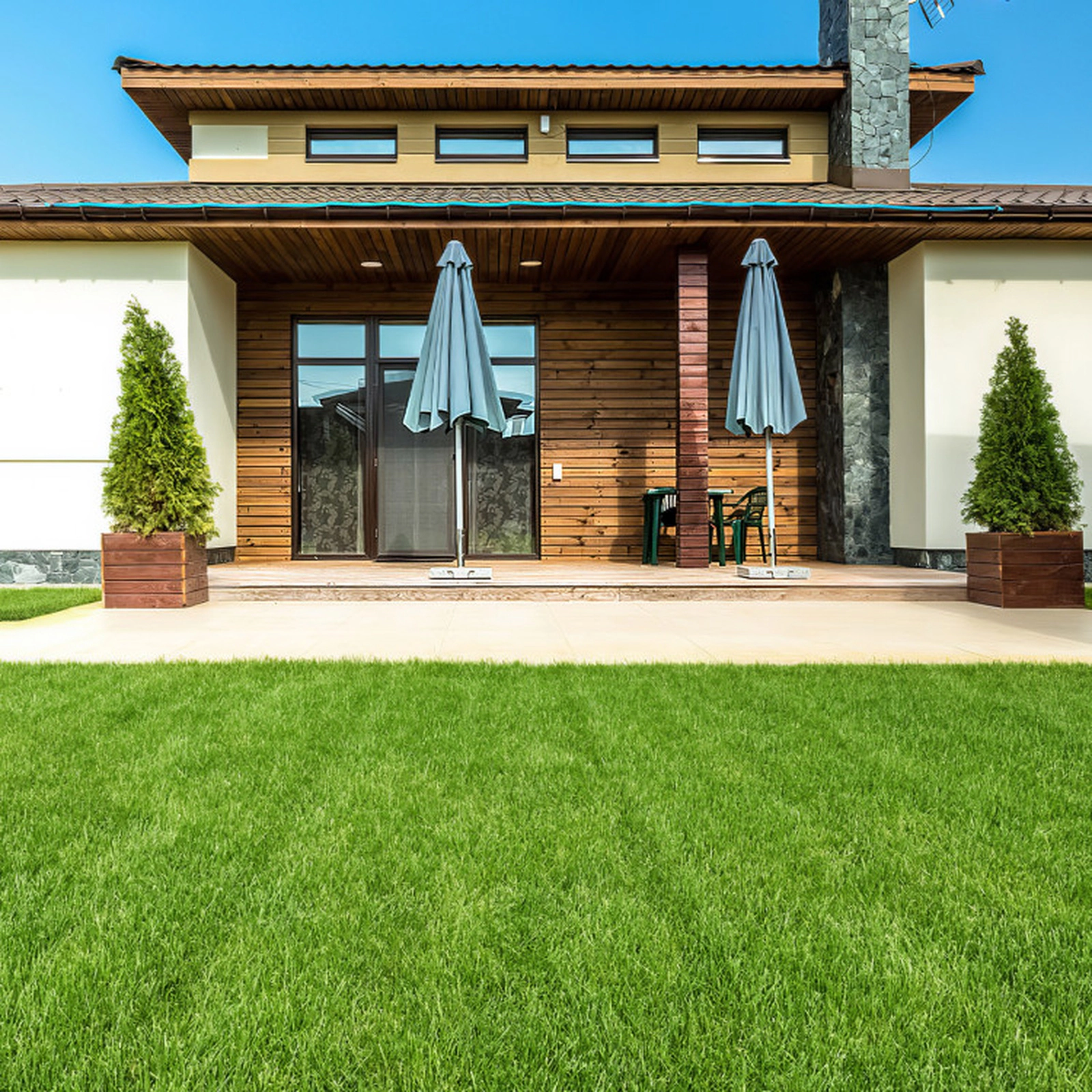 SUGIFT 30-Piece 12-in x 12-in Interlocking Artificial Grass Deck Tiles with 0.8-in Pile and Drainage Holes