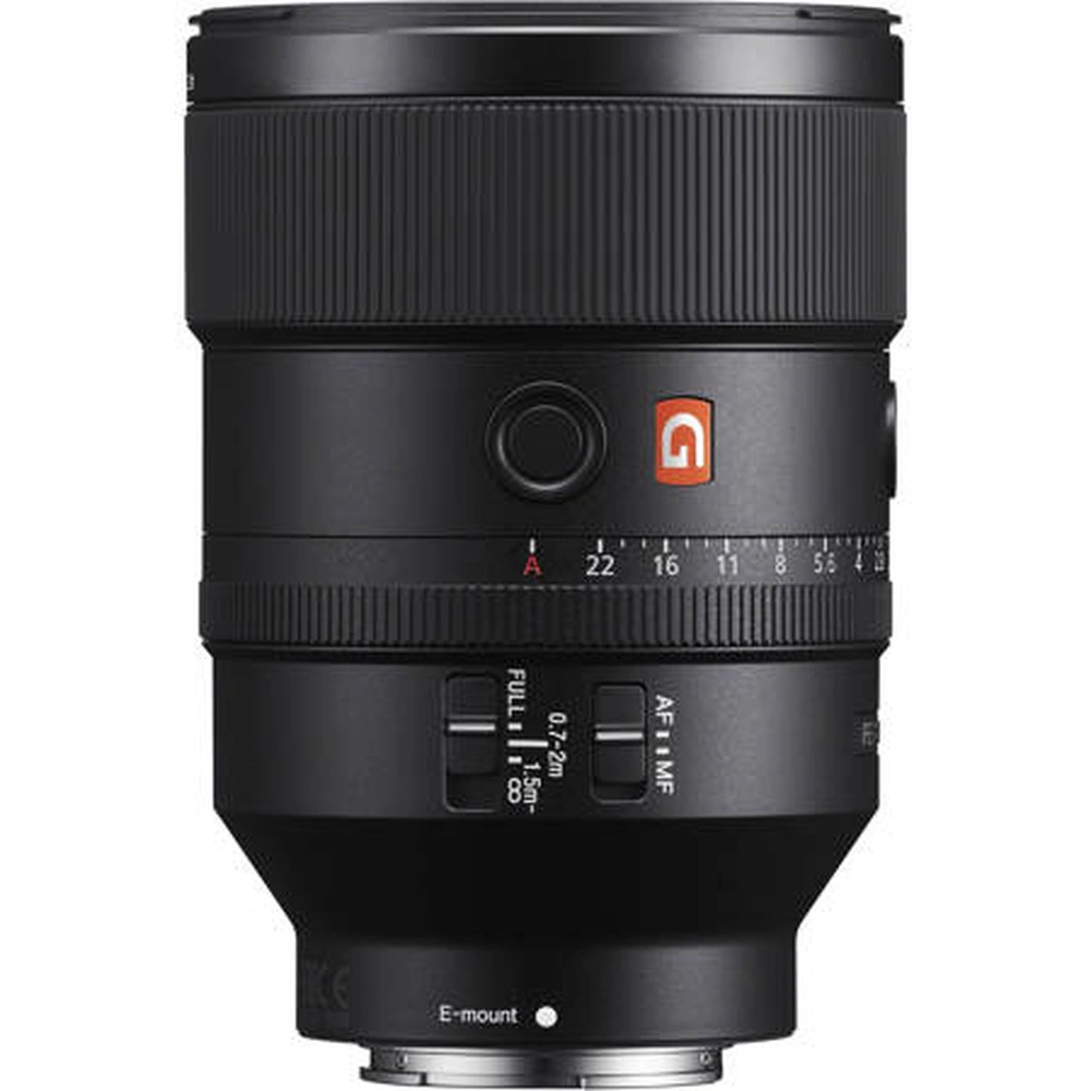 Sony FE 135mm f/1.8 GM: Lens (SEL135F18GM) + AOM Starter Bundle - international Version (International Version)