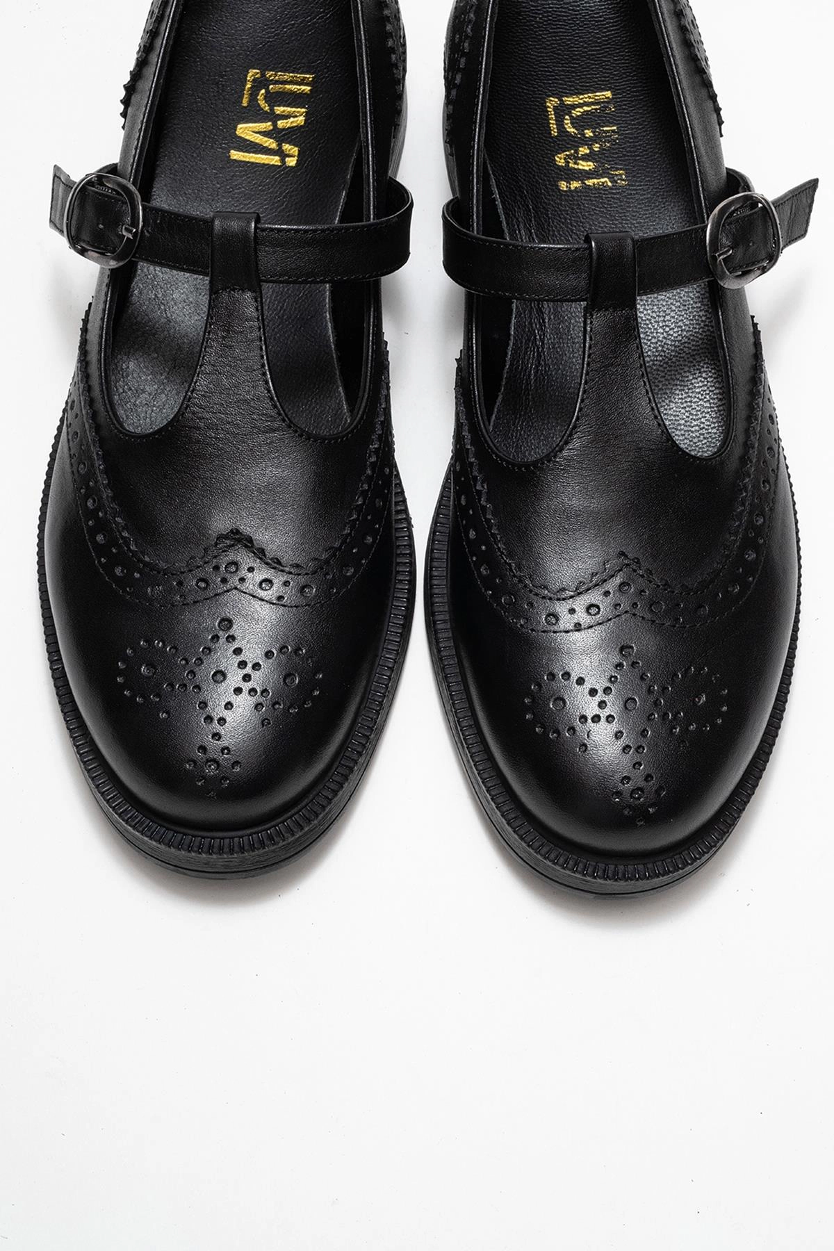 Forever & Always Womens Janney Leather Strap Loafers