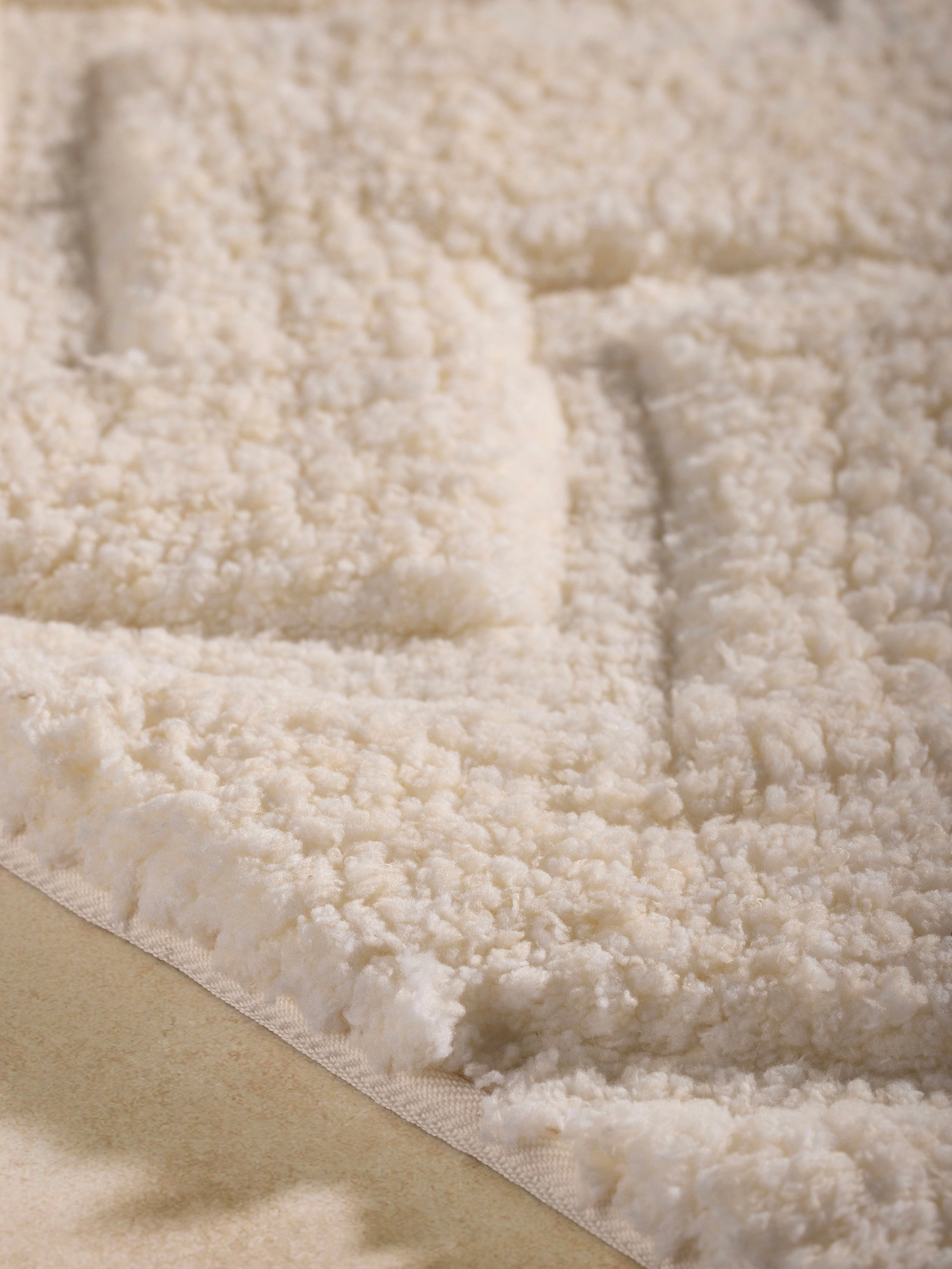 GAURI KOHLI Vantaa Ivory Bath Mat