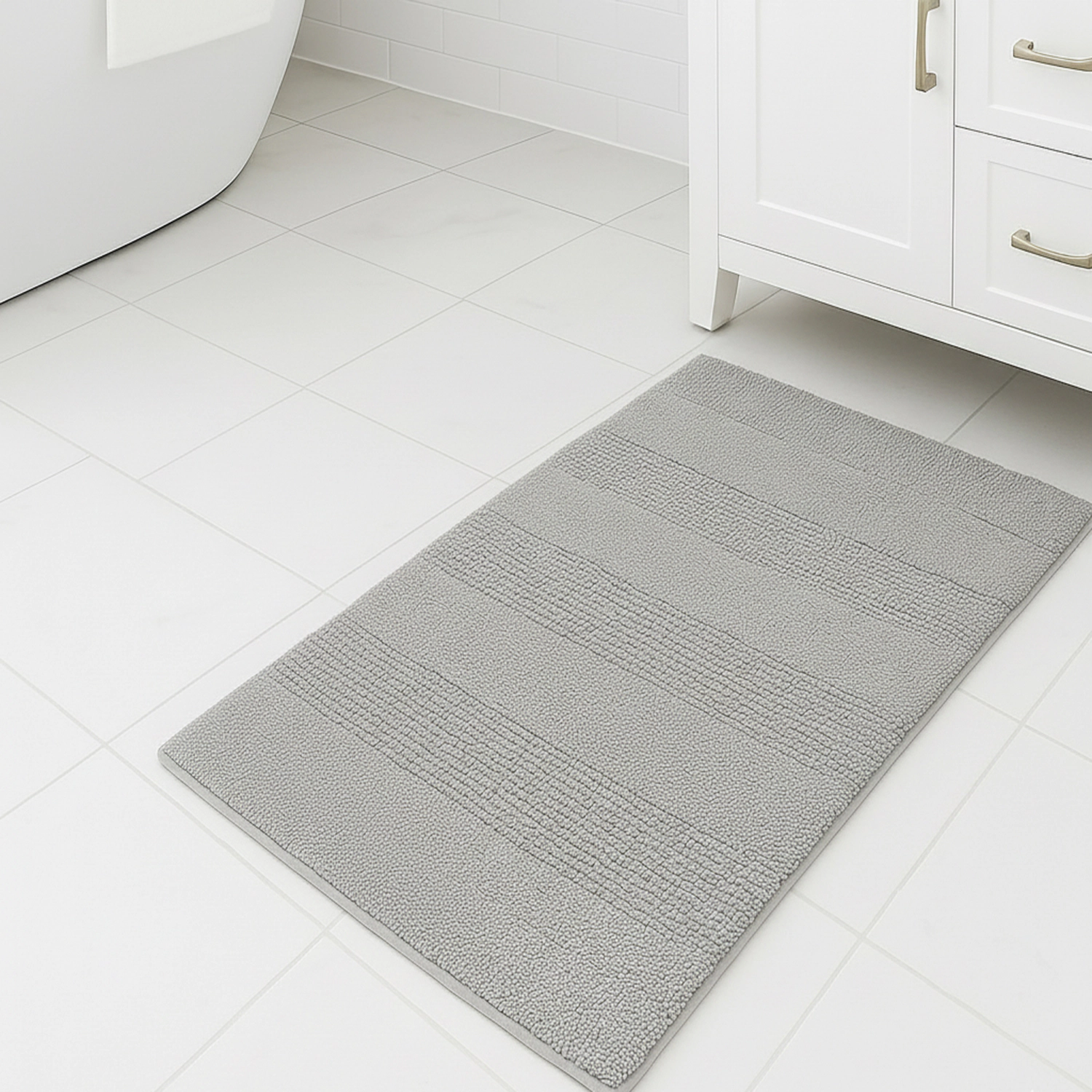 Knightsbridge Stylish And Comfortable All Season Traditional Wide Cut Design Cotton Bath Rug 17" X 24" Silver