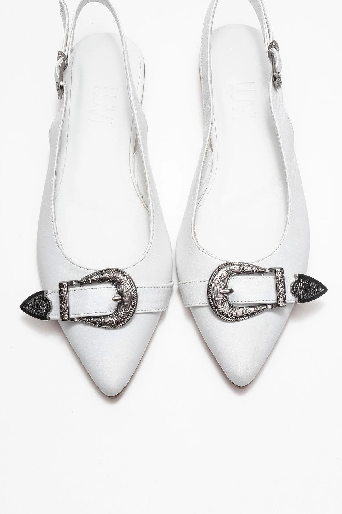 Forever & Always Womens Cordelia Leather Pointed Toe Buckle Sandals