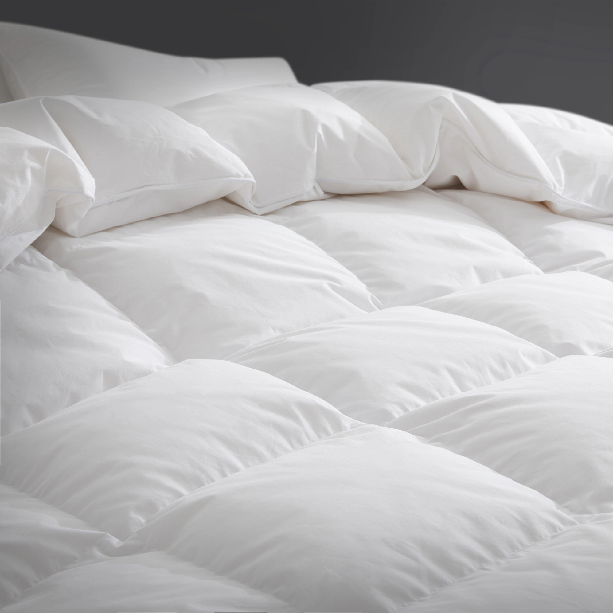 Unikome Heavyweight Extra Warmth 90% White Goose Down Comforter, Luxury 100% Cotton Cover Made in Germany