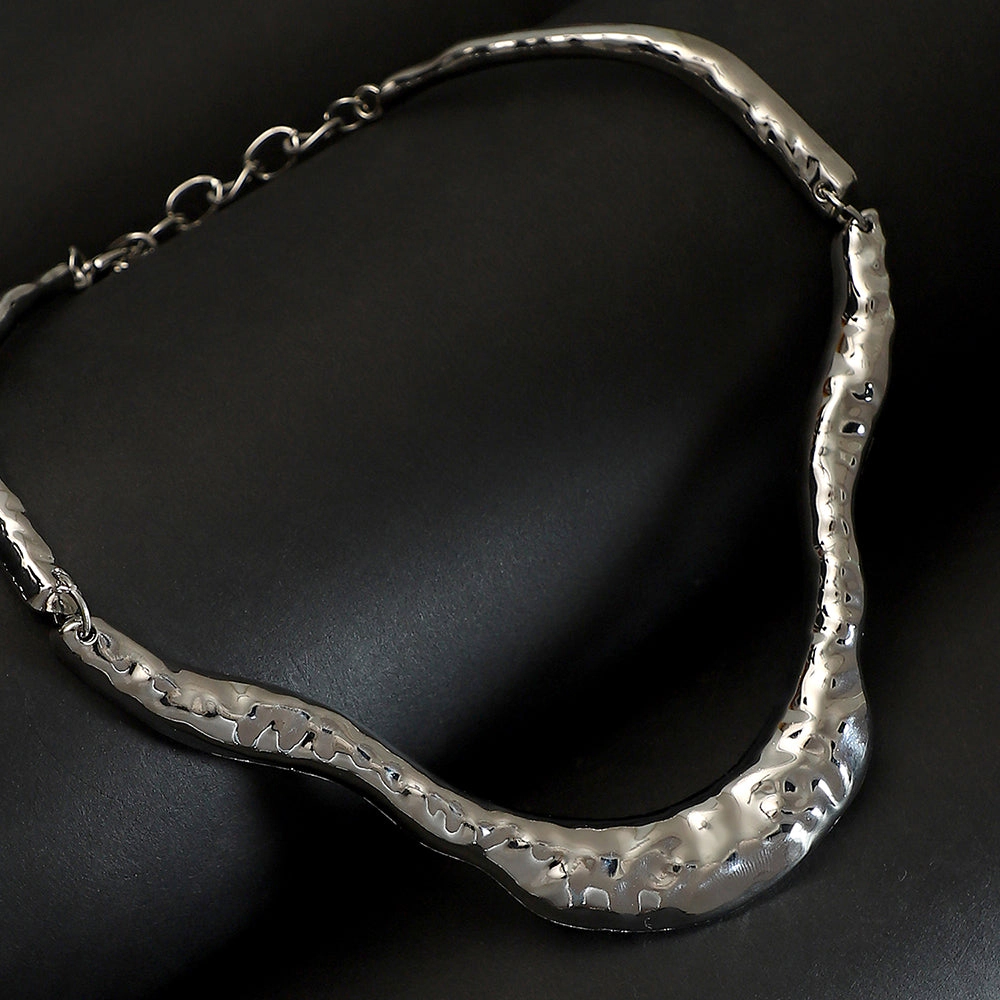 SOHI Women's The Hammered-Horn Collar Necklace - Chrome Silver