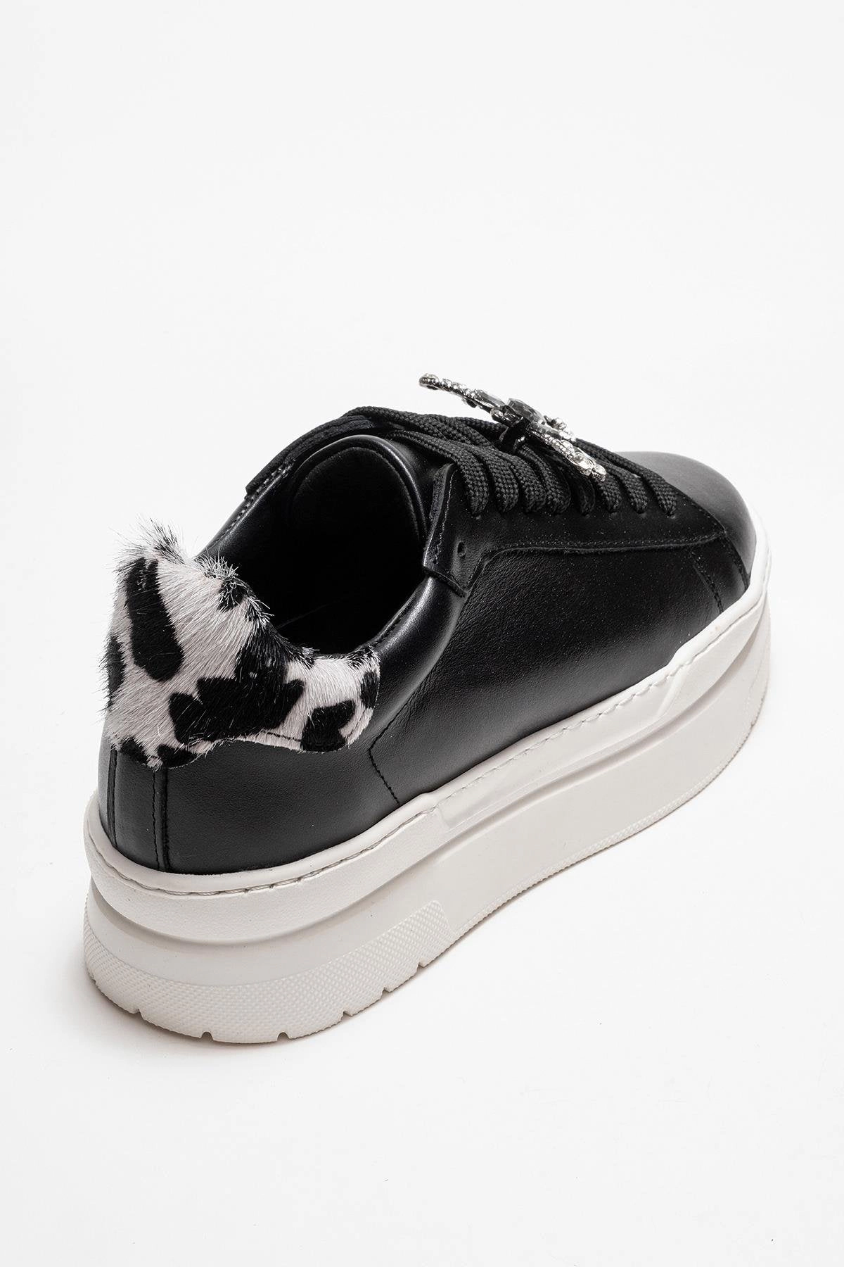 Forever & Always Womens Laren Leather Buckle Sneakers