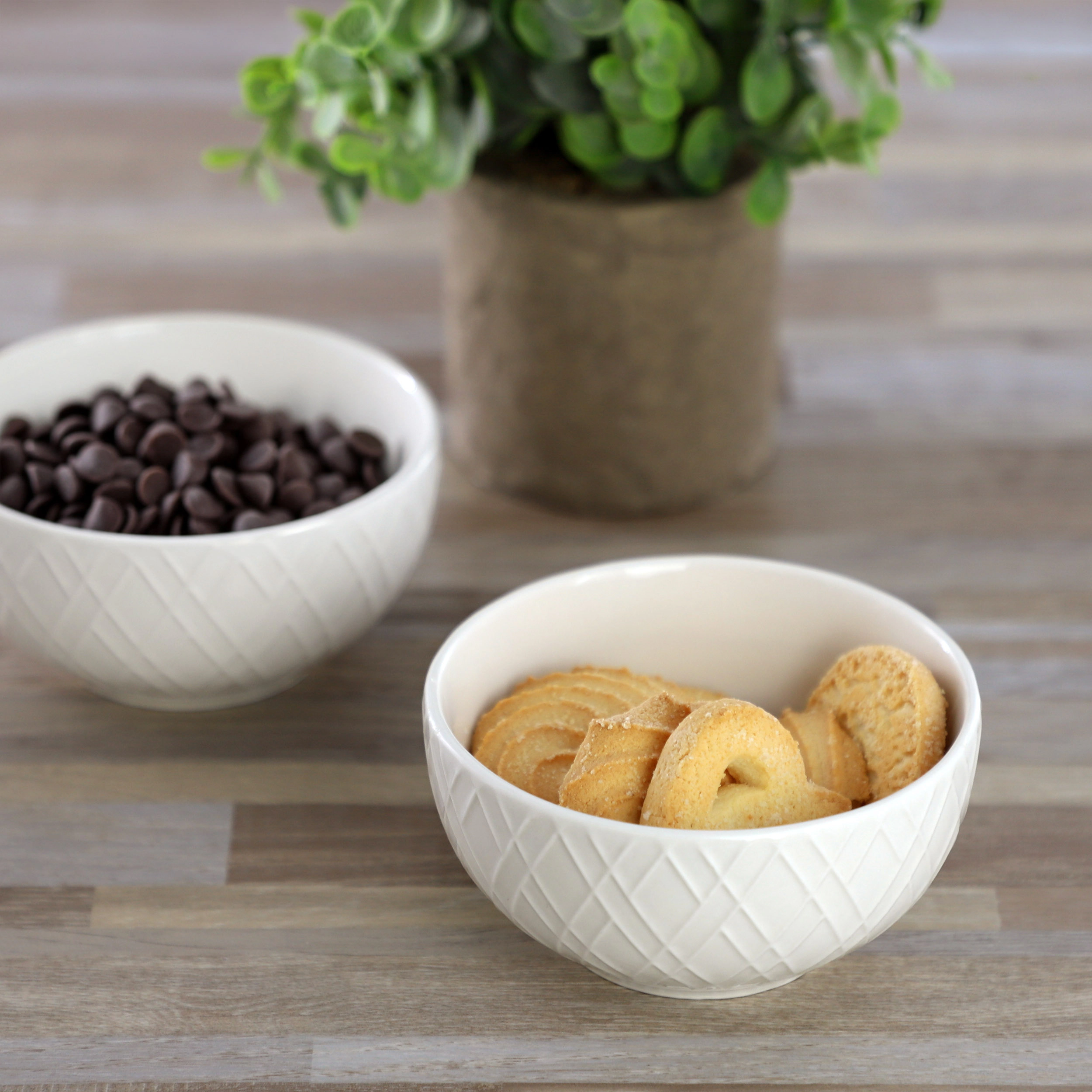 Gibson Home Great Essentials 2 Piece Fine Ceramic 4.5in Fruit Bowl Set in White
