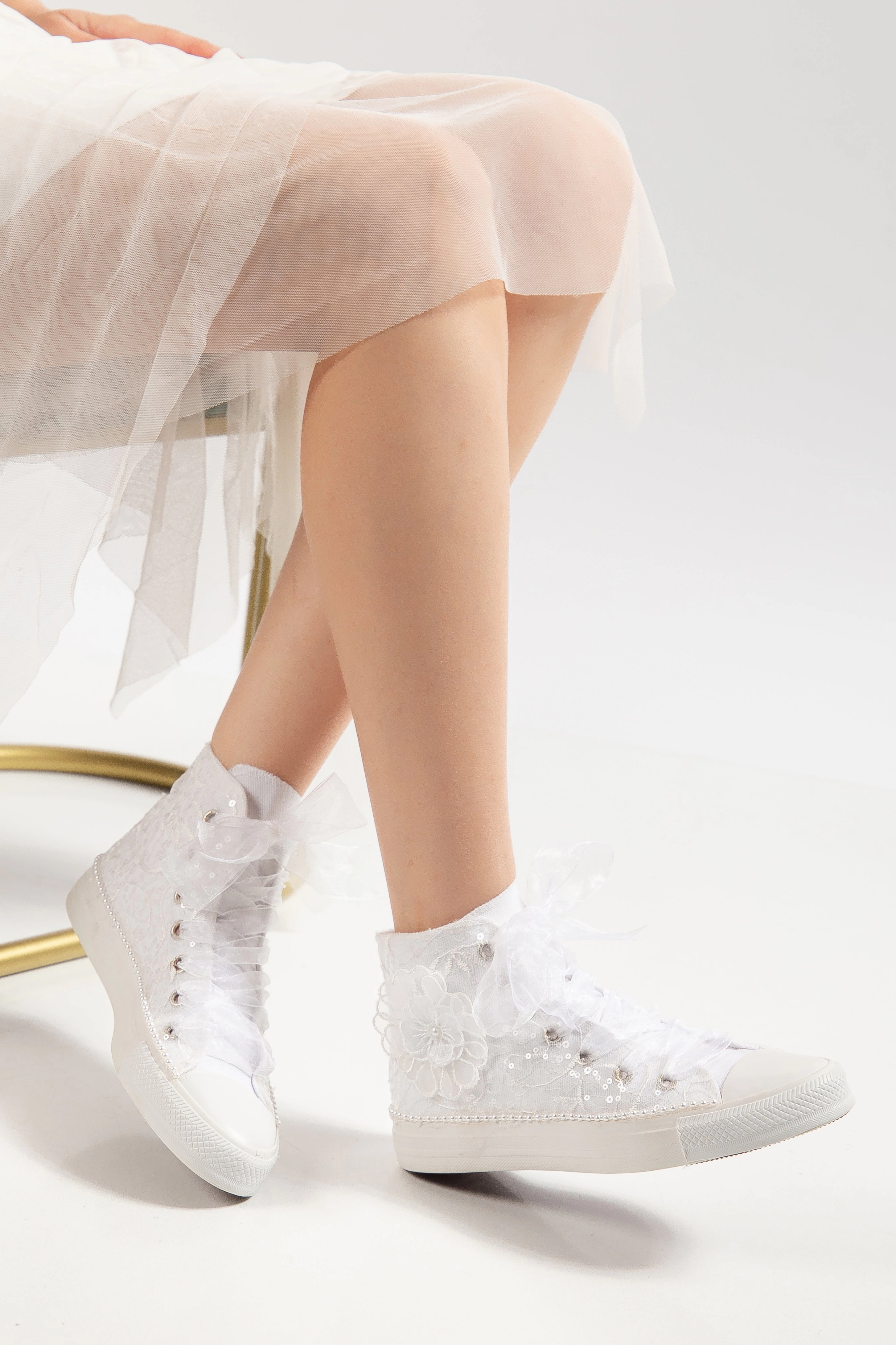 Forever & Always Womens Mariselle Pearl Lace Bridal High Top Sneaker