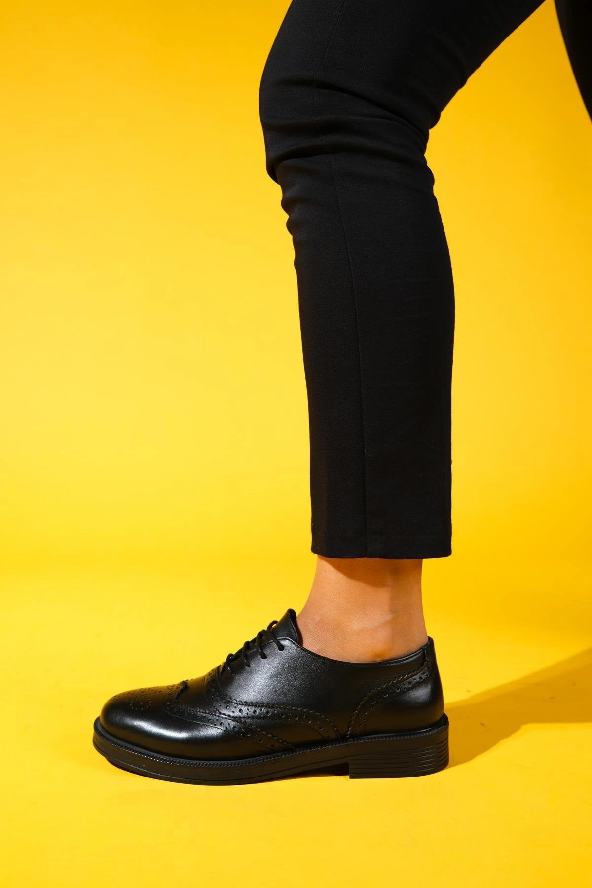 Forever & Always Womens Avra Leather Oxford