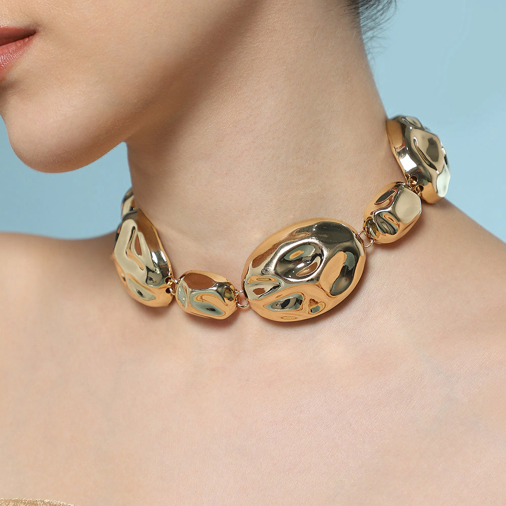 SOHI Women's The Chunky Dented-Pierre Collar Necklace - California Gold