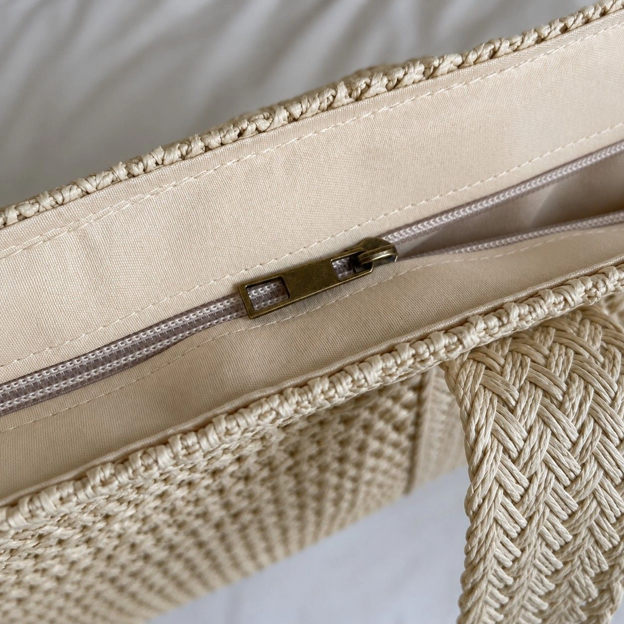Alilang Women's Woven Straw Tote Bag Large Capacity Zip Top Shoulder Carryall with Tassel Accent, Khaki