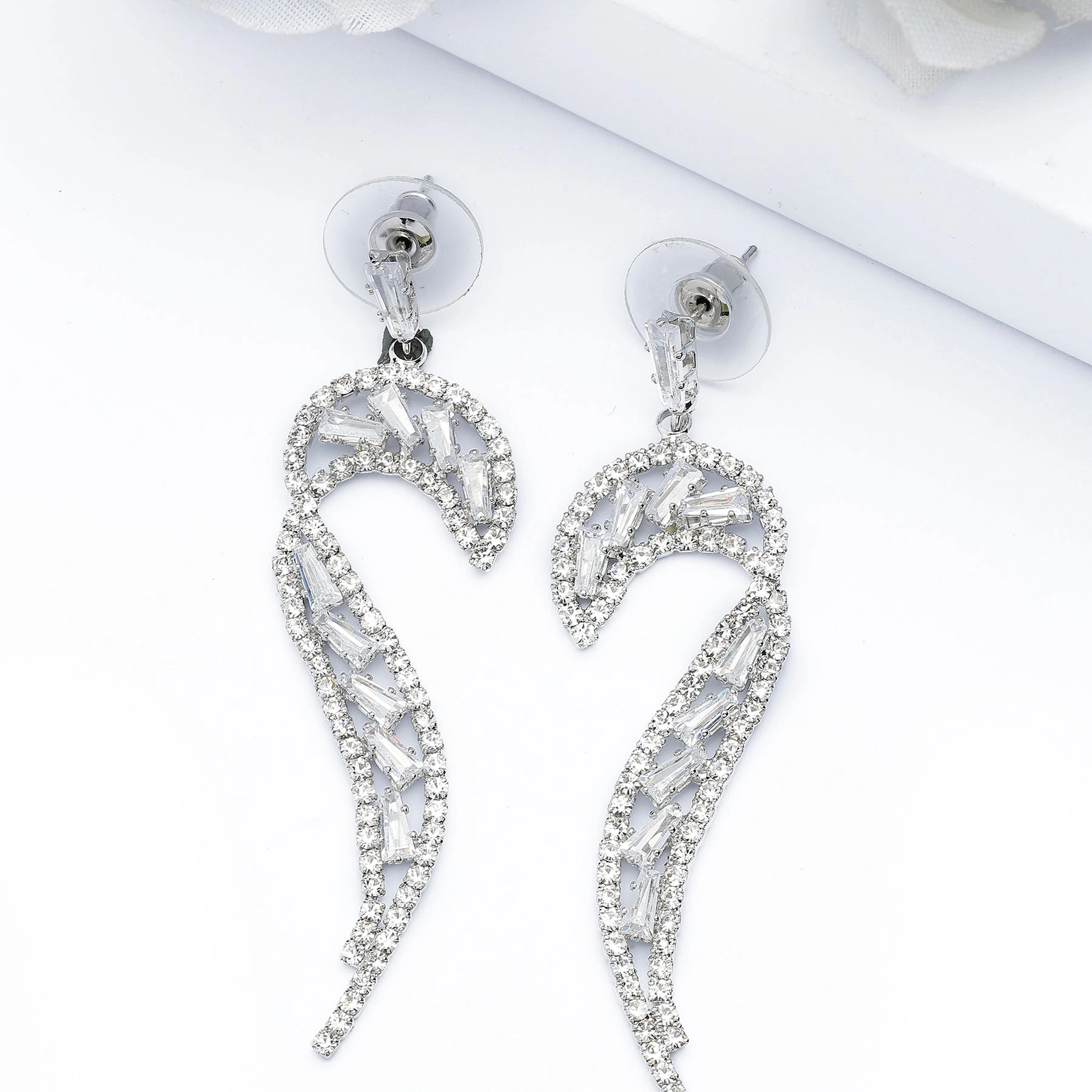 AGP PARIS Womens Glittering Curve Drop Earrings