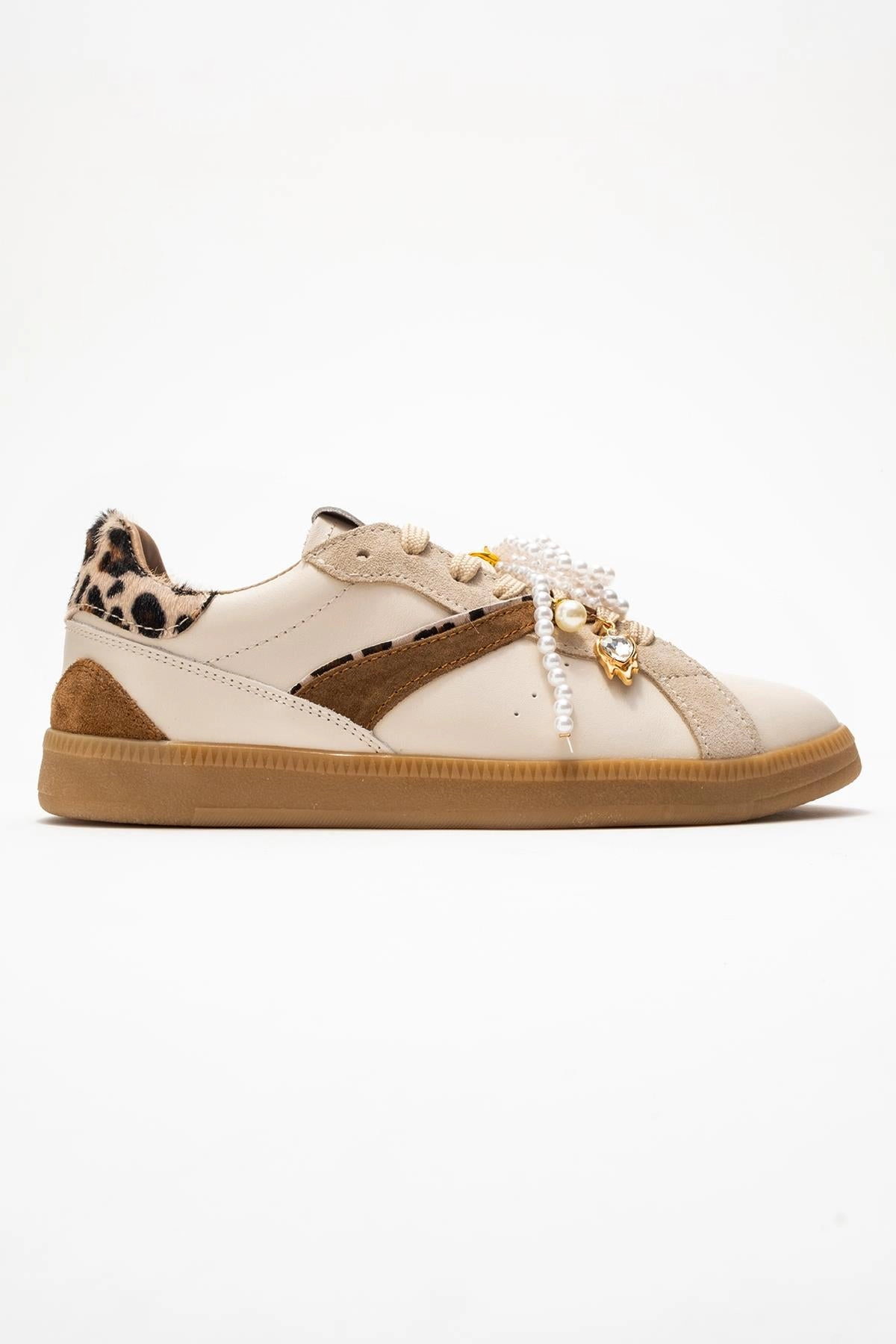 Forever & Always Womens Taren Leather Pearl Buckle Sneakers