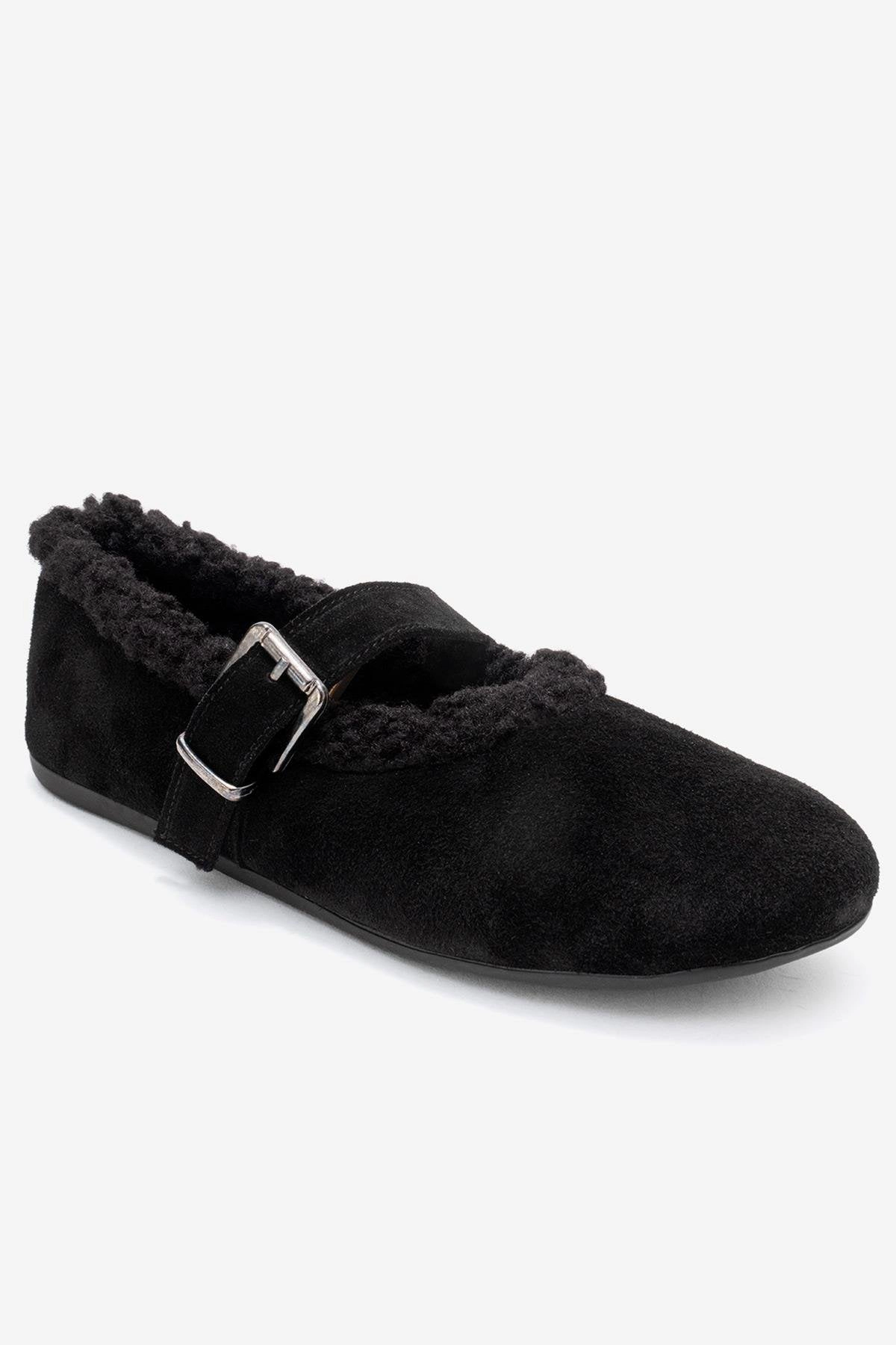 Forever & Always Womens Guin Leather Strap Flat