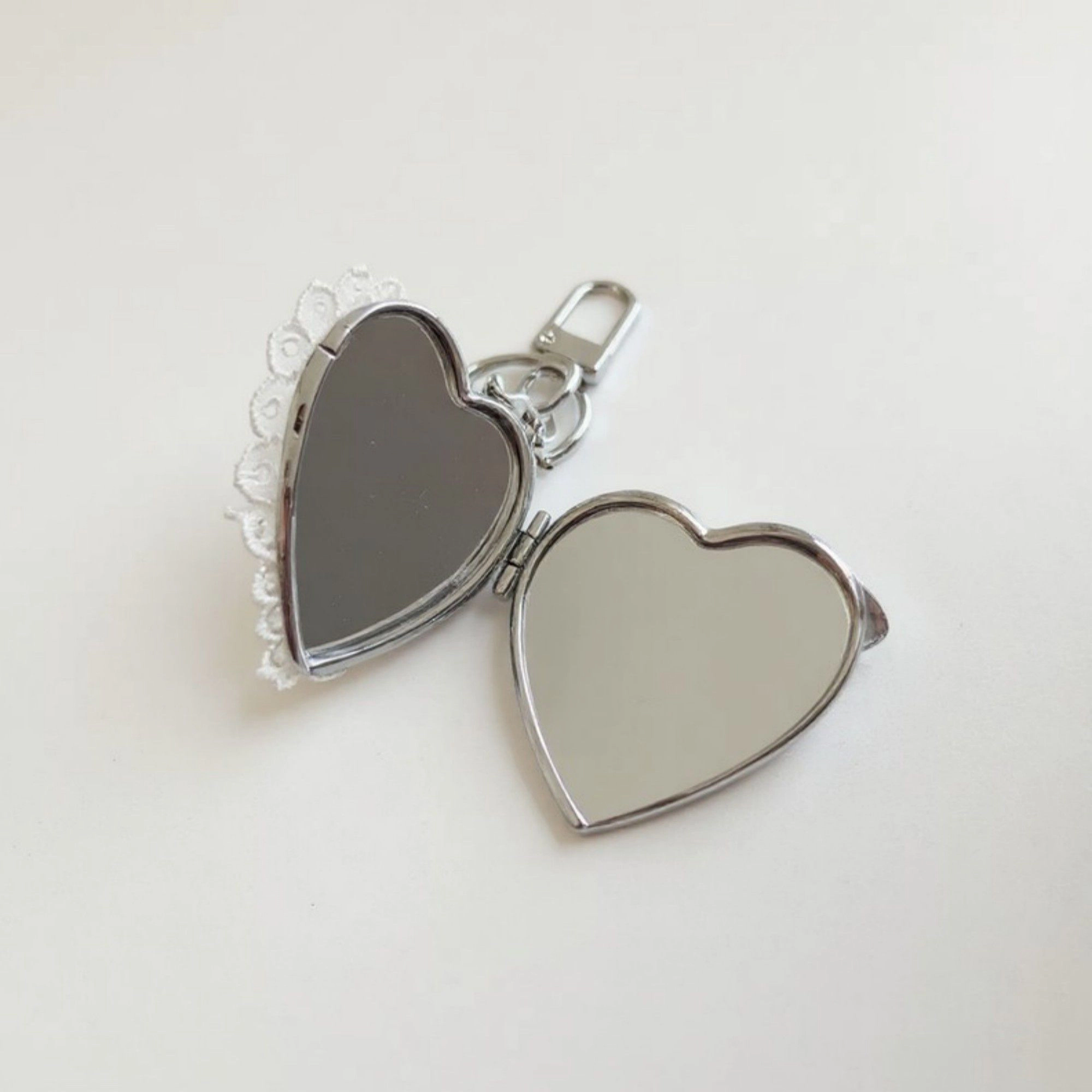 Alilang Women's Lace Heart Charm Keychain with Pearl Bow Accent Valentine