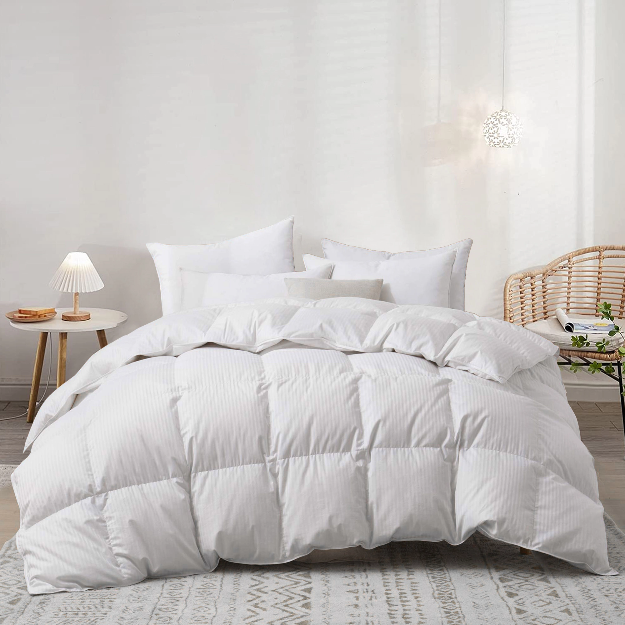 Unikome 90% White Goose Down Comforter, 800 Fill Power with Cotton Cover and Baffle Box Design Made in Germany