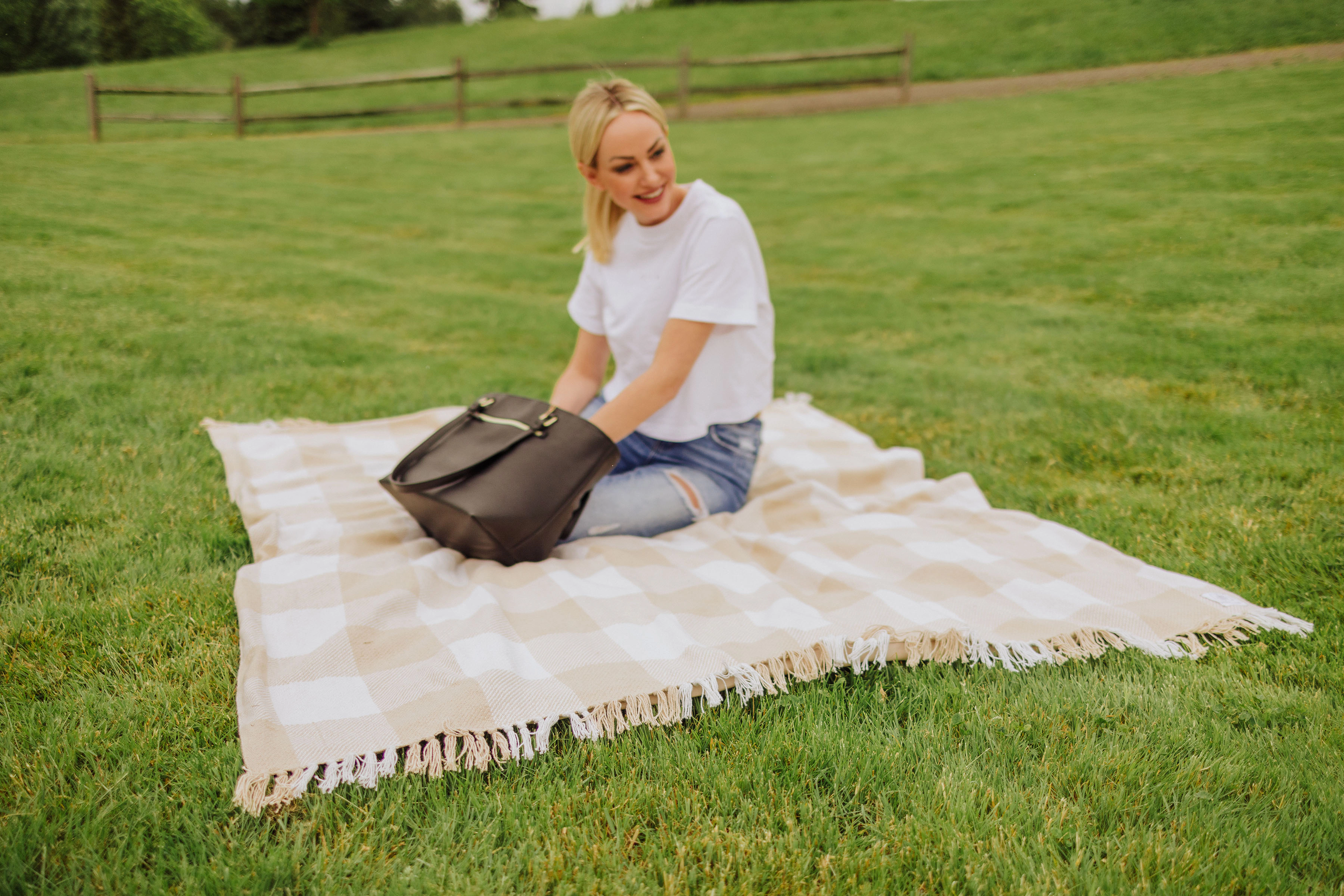 Picnic TIME Montecito Blanket with Harness