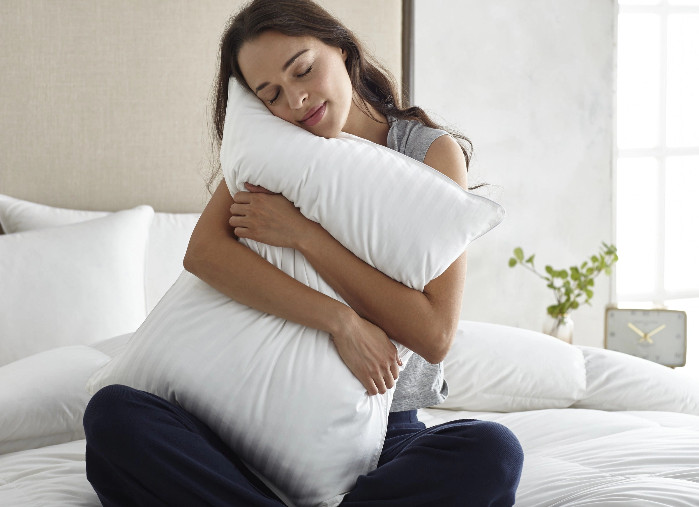 ComfyDown Aria Down Alternative Pillow, 330 Thread Count