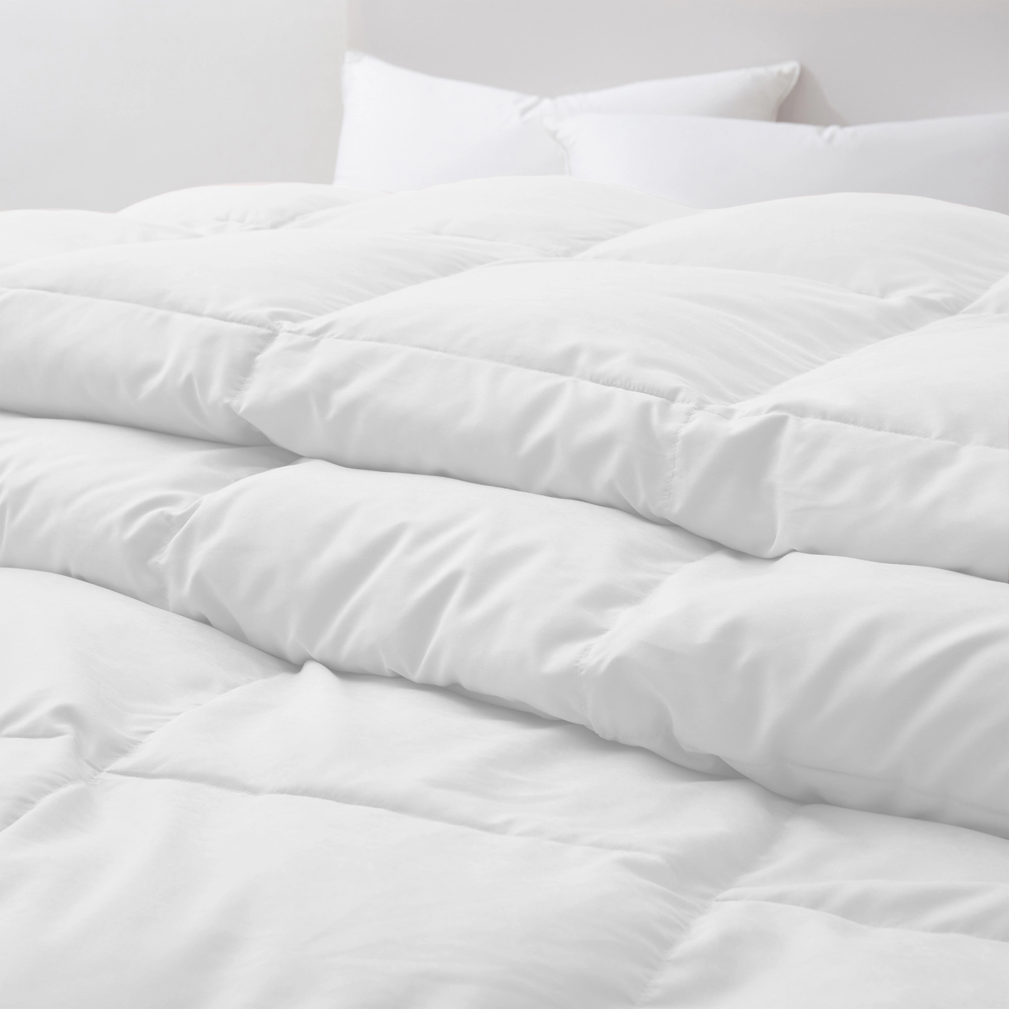 Unikome Goose Feather Fiber Comforter, All Season Fluffy Comforter with Noiseless Shell