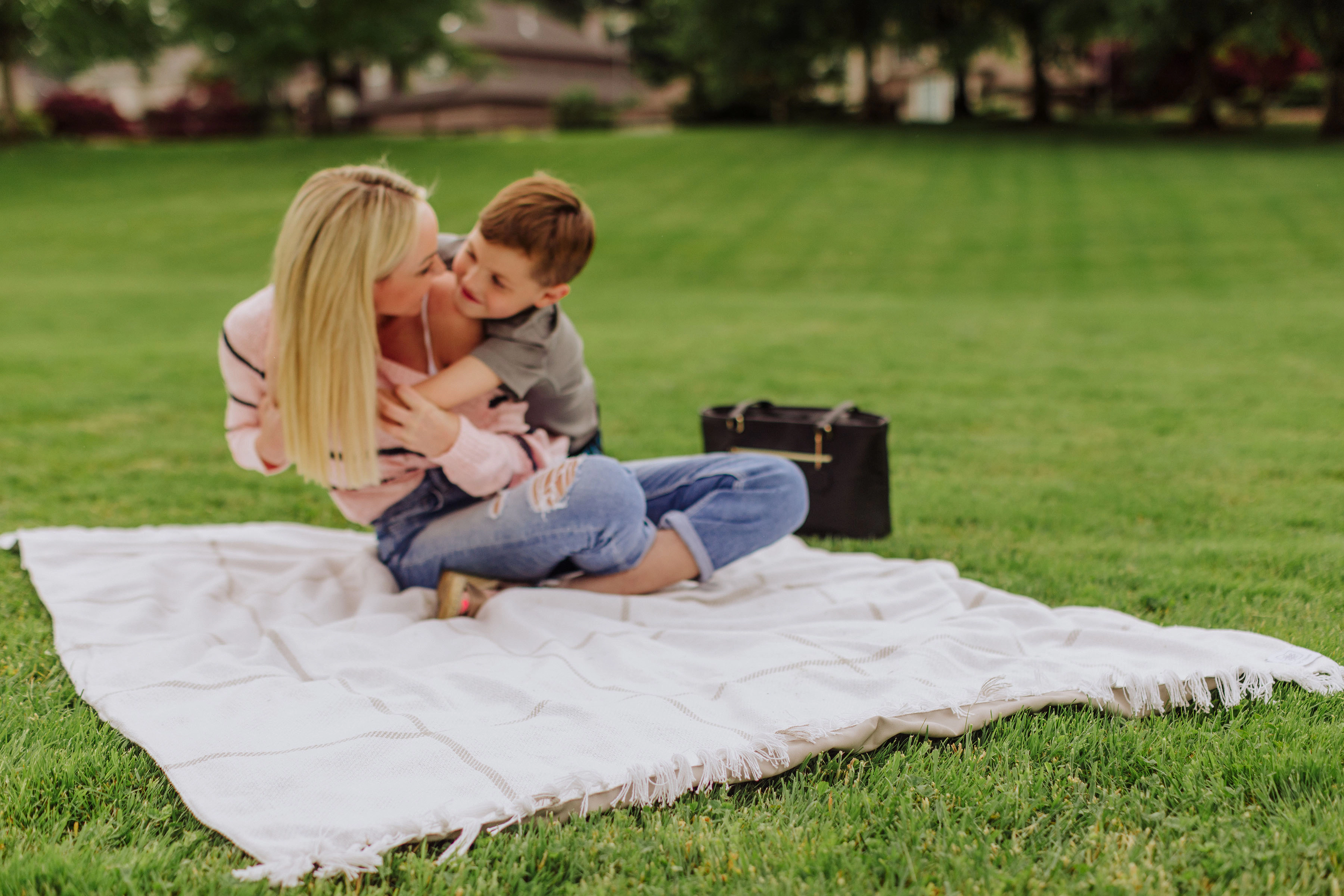Picnic TIME Montecito Blanket with Harness