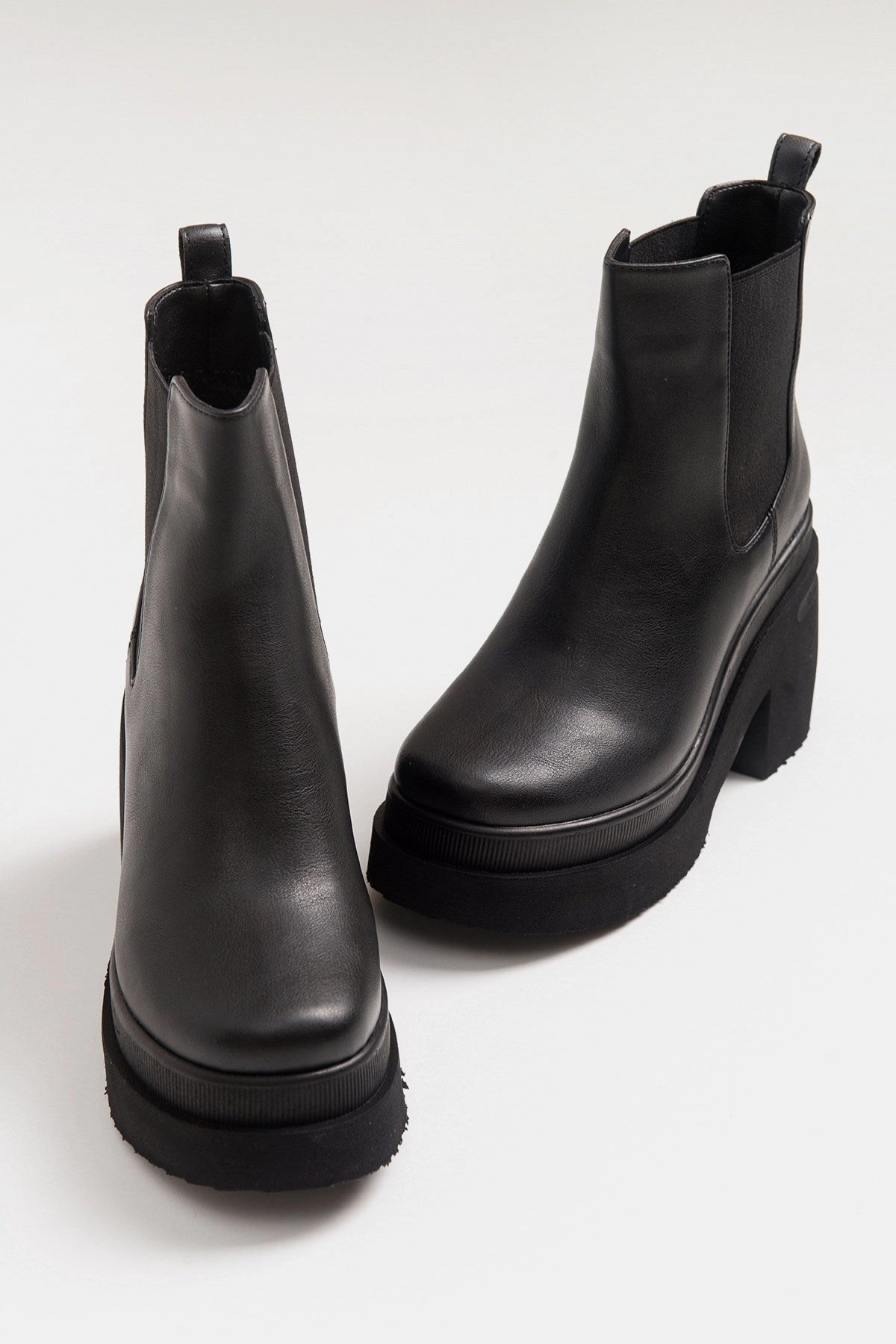Prologue Shoes Womens Antwerp Chelsea Boot